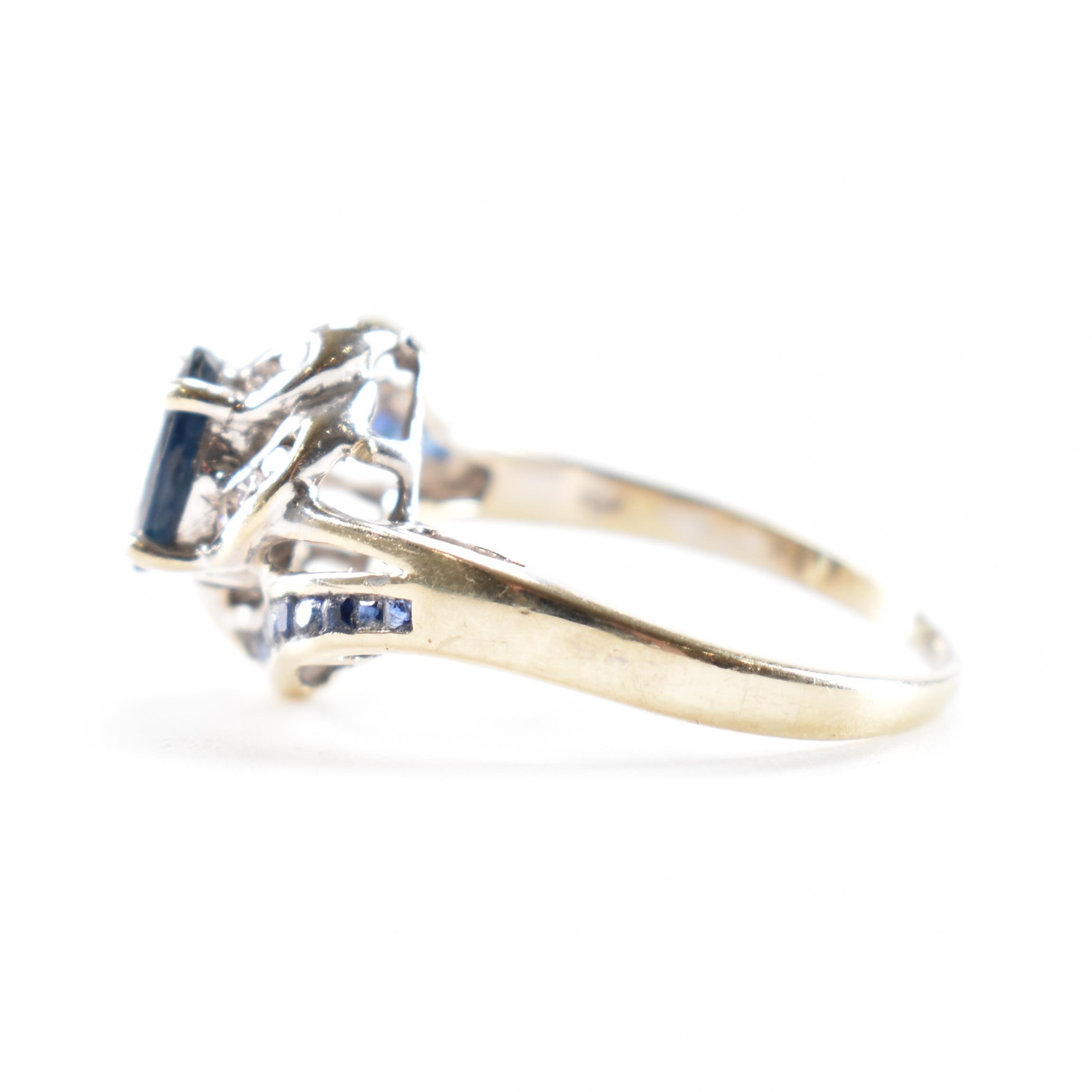 WHITE GOLD SAPPHIRE & DIAMOND CROSSOVER RING - Image 2 of 8