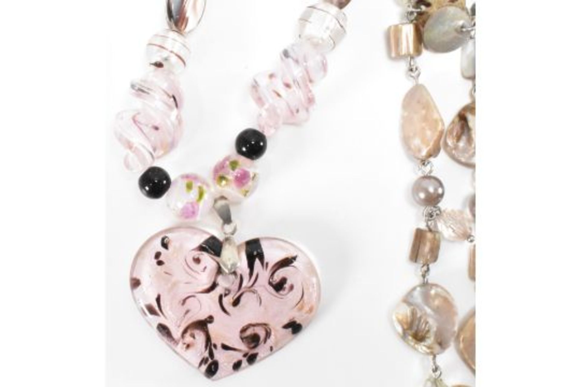 GROUP OF VINTAGE GLASS BEAD NECKLACES - Image 2 of 7