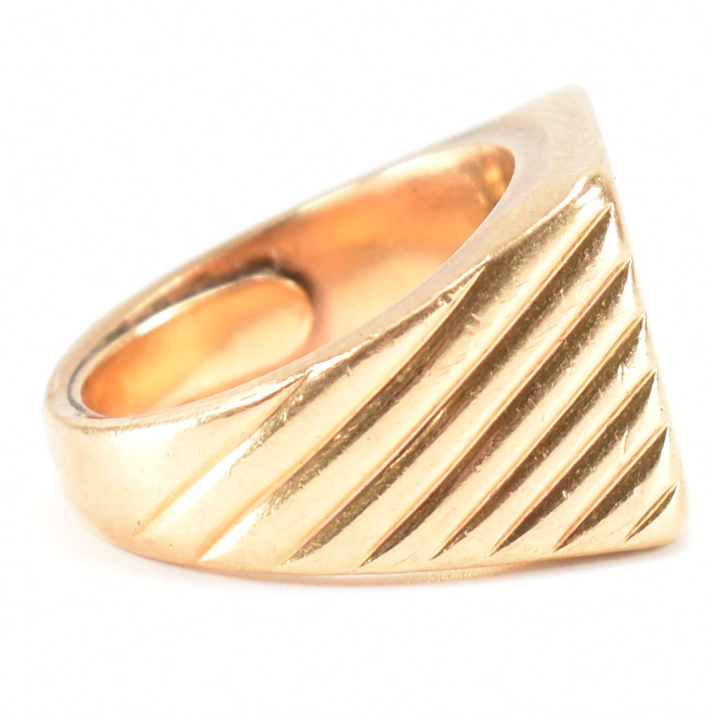 18CT GOLD SIGNET RING - Image 5 of 8