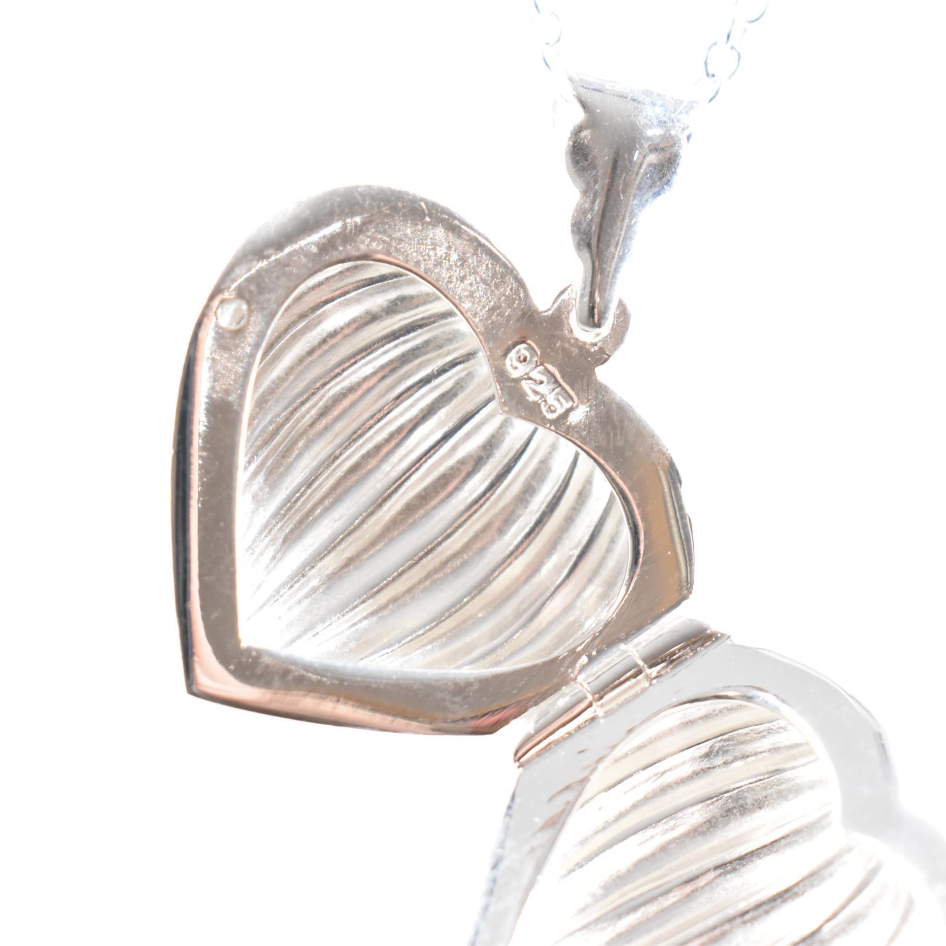 925 SILVER HEART LOCKET & NECKLACE CHAIN - Image 4 of 5