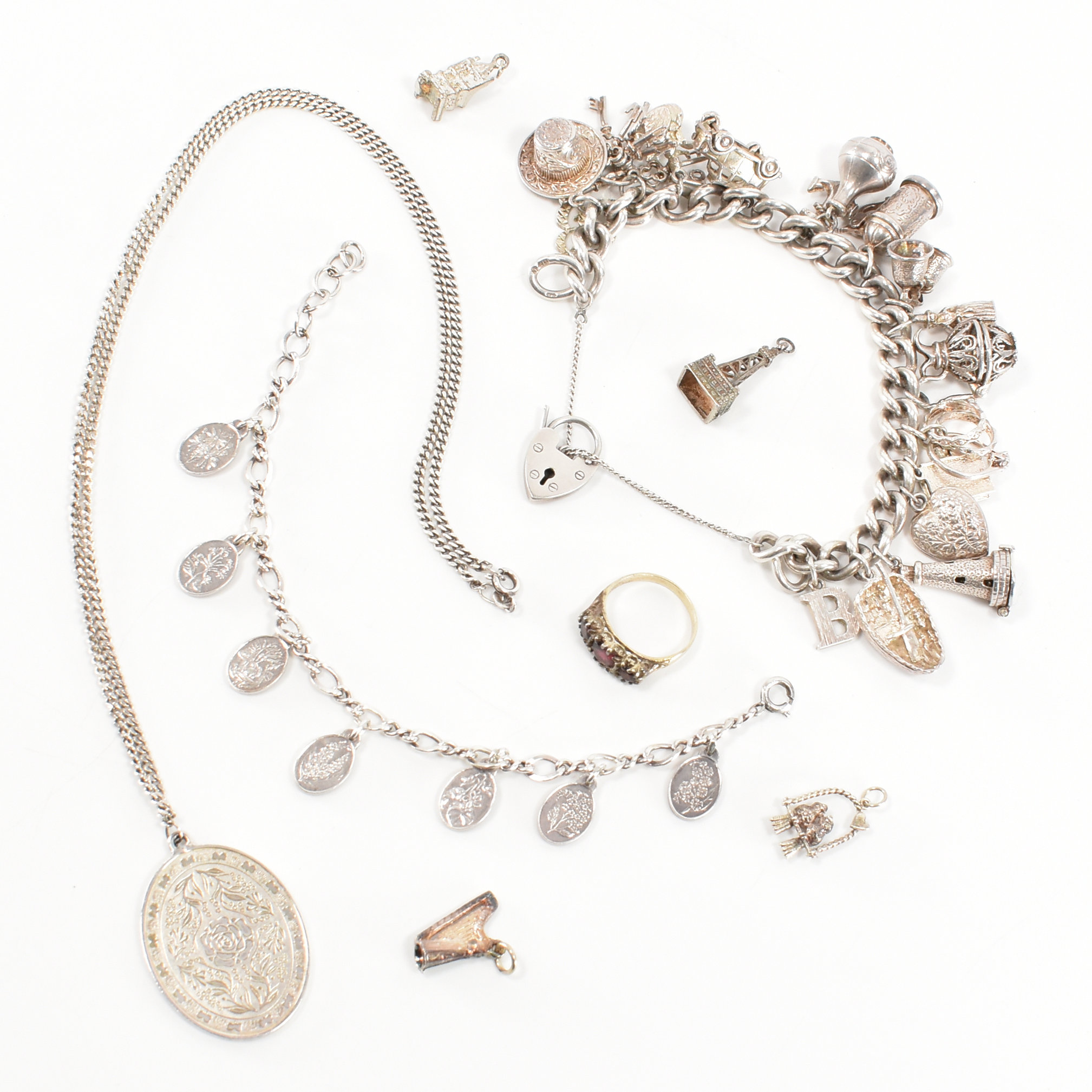 COLLECTION OF ASSORTED SILVER JEWELLERY