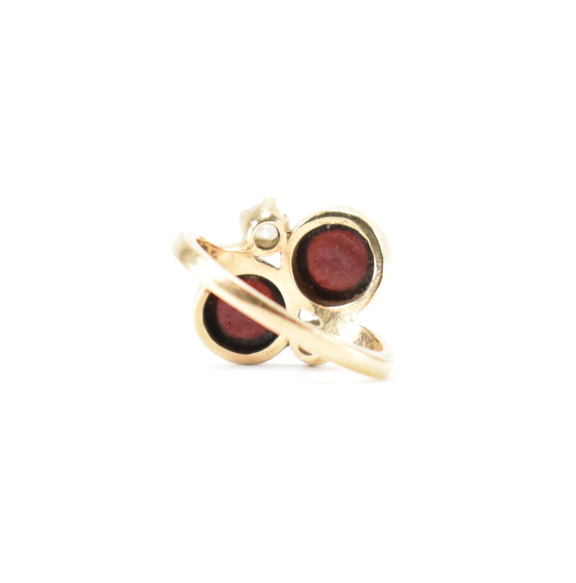 HALLMARKED 9CT GOLD GARNET & WHITE STONE RING - Image 3 of 7