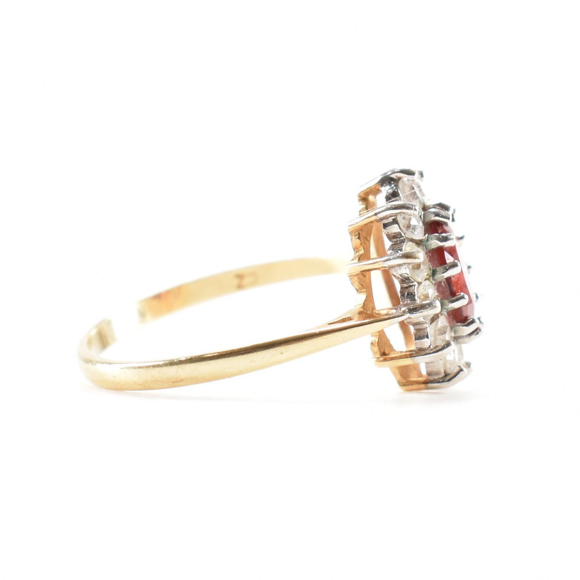 HALLMARKED 9CT GOLD GARNET & CZ CLUSTER RING - Image 5 of 9