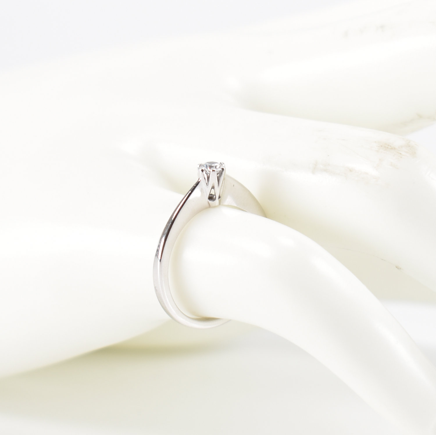 HALLMARKED 9CT GOLD CZ SOLITAIRE RING - Image 8 of 8