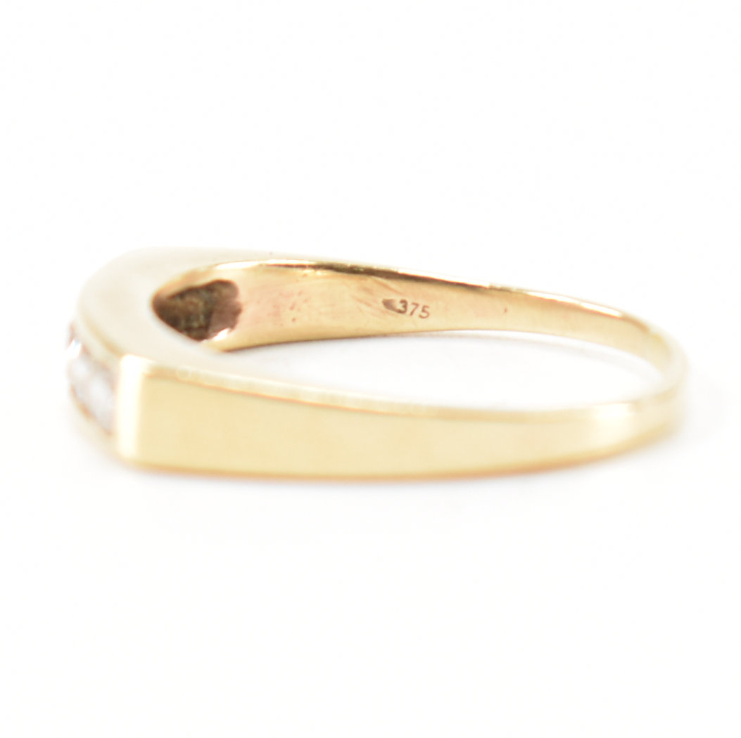 HALLMARKED 9CT GOLD FIVE STONE RING - Image 7 of 9