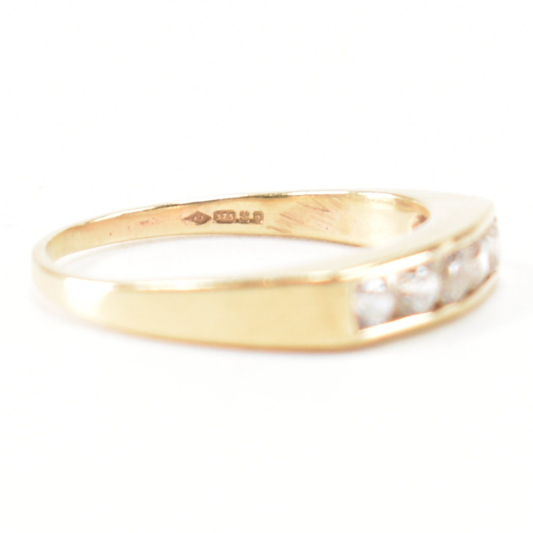 HALLMARKED 9CT GOLD FIVE STONE RING - Image 6 of 9
