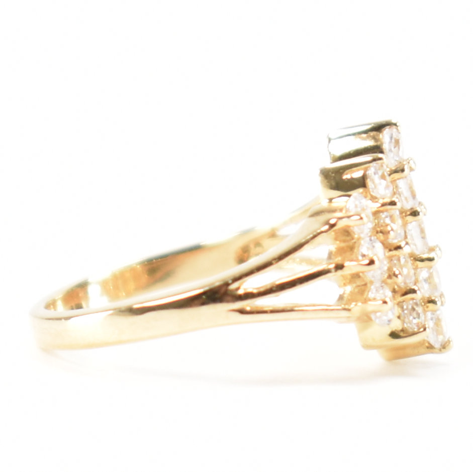 HALLMARKED 9CT GOLD CZ CLUSTER RING - Image 5 of 8