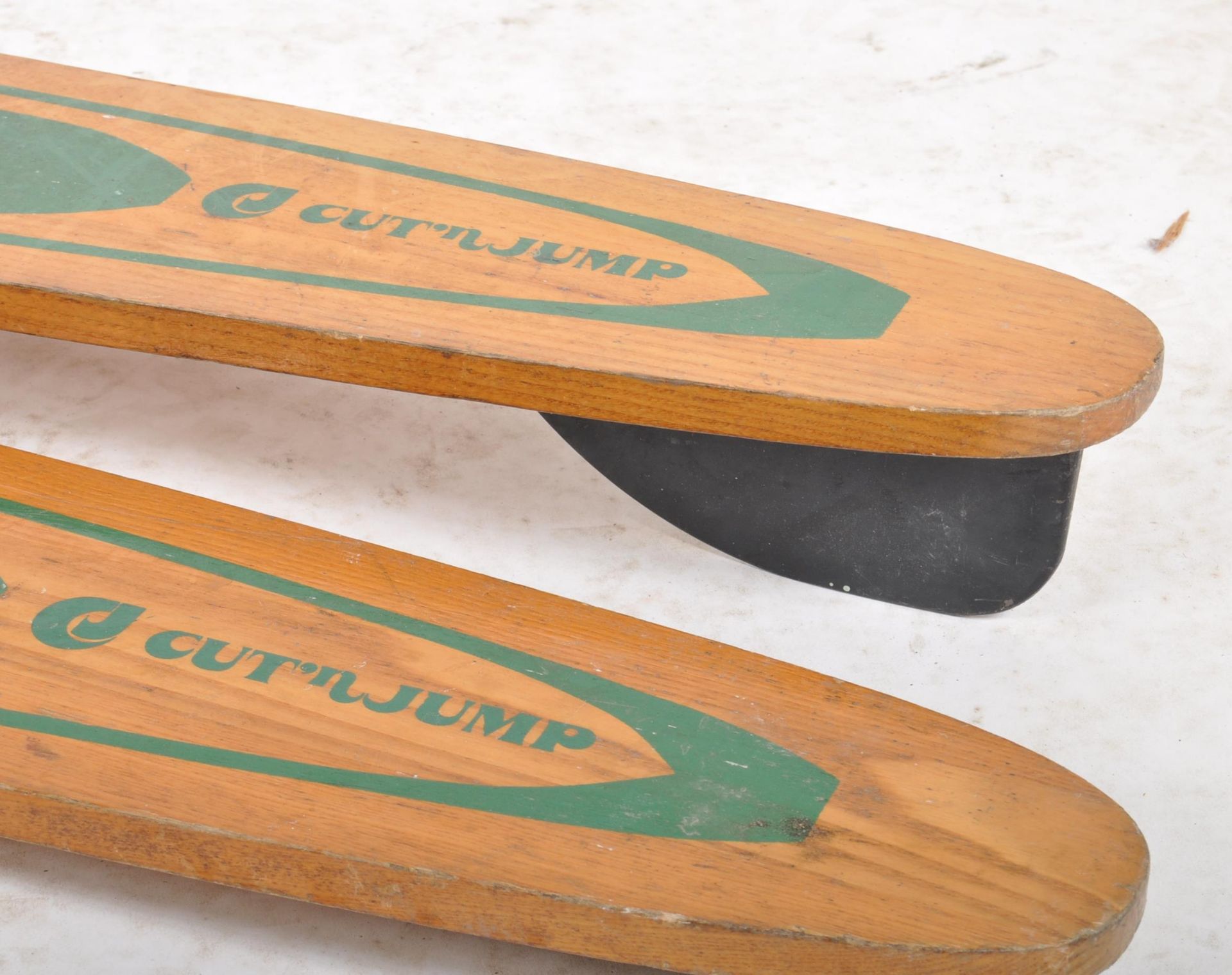 CUT'N JUMP - PAIR OF 70s COMBINATION WATER SKIS - Image 4 of 5