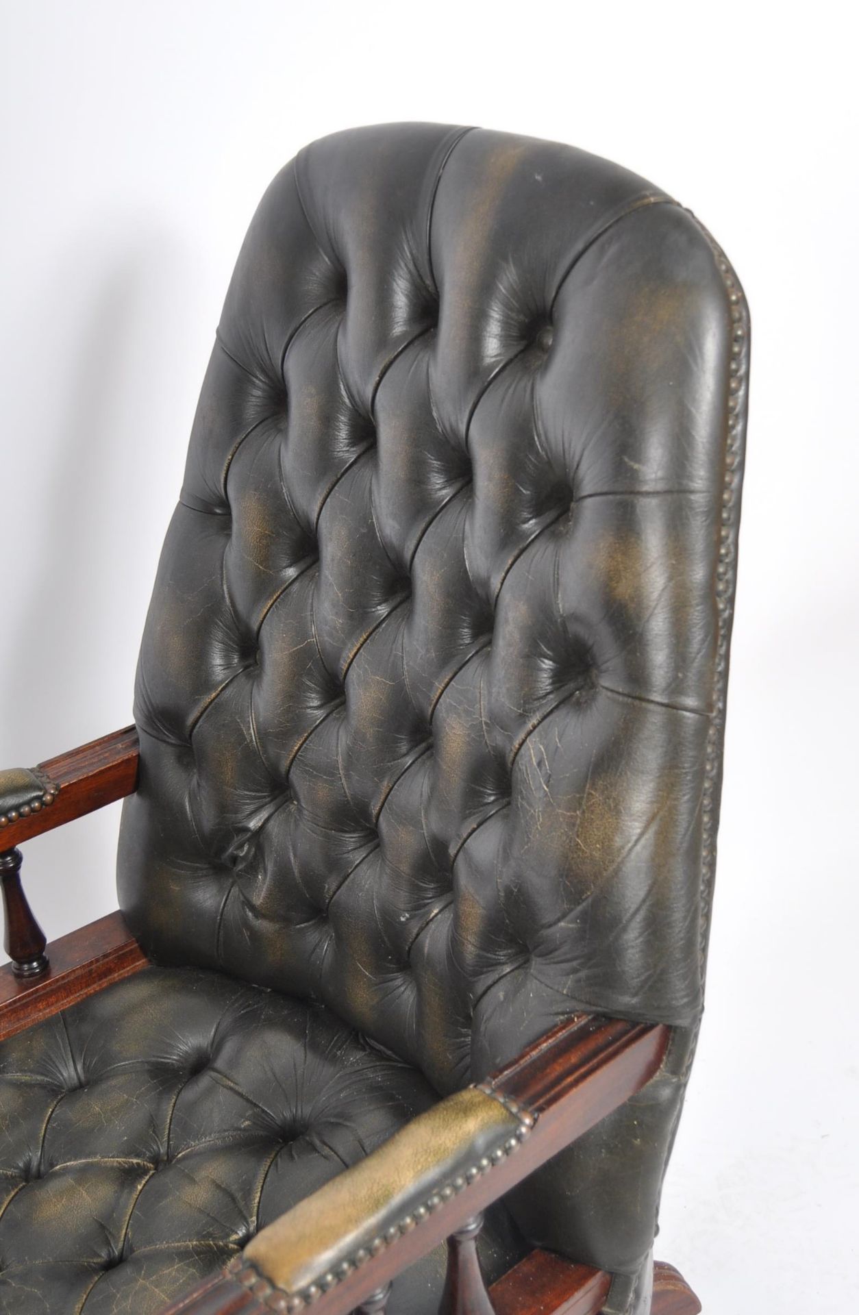 1980s VICTORIAN STYLE GREEN LEATHER CAPTAINS DESK CHAIR - Image 7 of 8