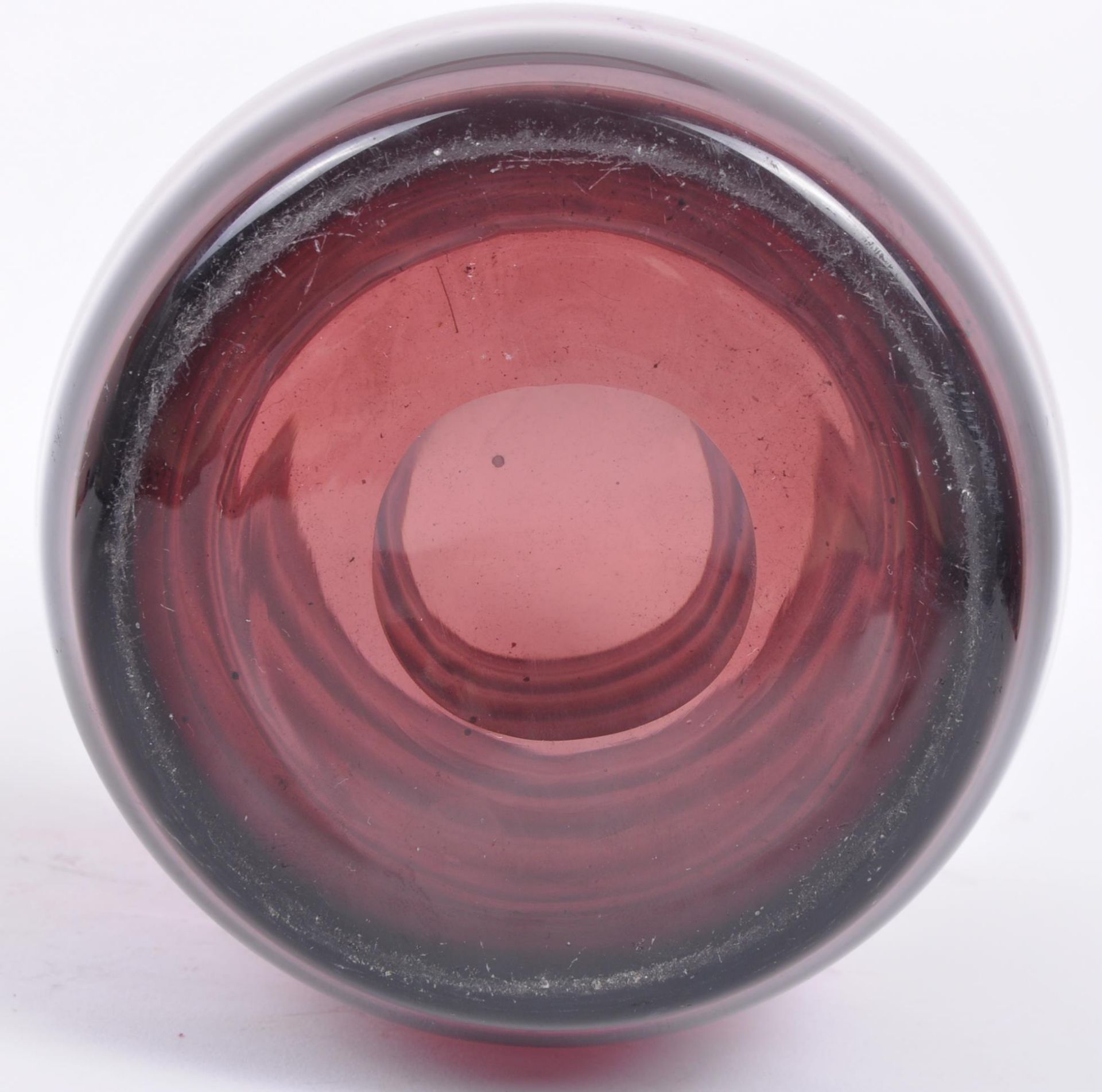 WHITEFRIARS - LARGE RETRO AMETHYST RIBBED GLASS VASE - Image 3 of 4