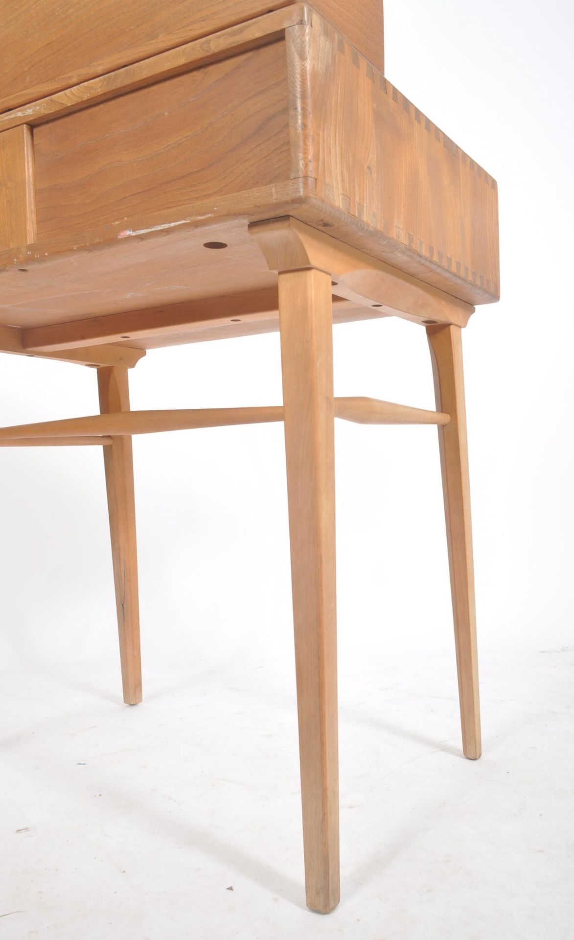 ERCOL WINDSOR MODEL 479 BEECH AND ELM WOOD DESK BY LUCIAN ERCOLANI - Image 7 of 7