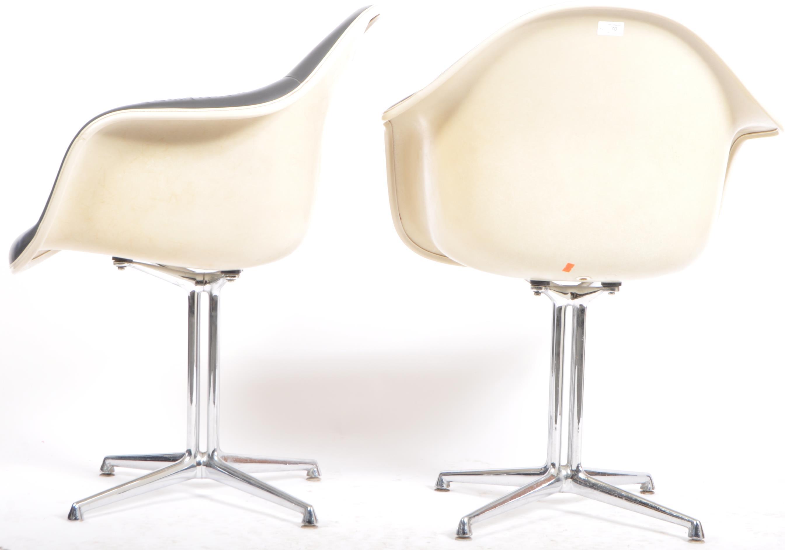 CHARLES & RAY EAMES FOR VITRA - PAIR LA FONDA CHAIRS - Image 3 of 5