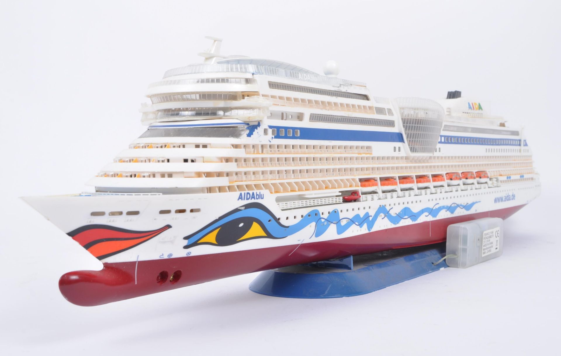 RETRO VINTAGE CRUISE SHIP TRAVELS AGENT MODEL - Image 7 of 10