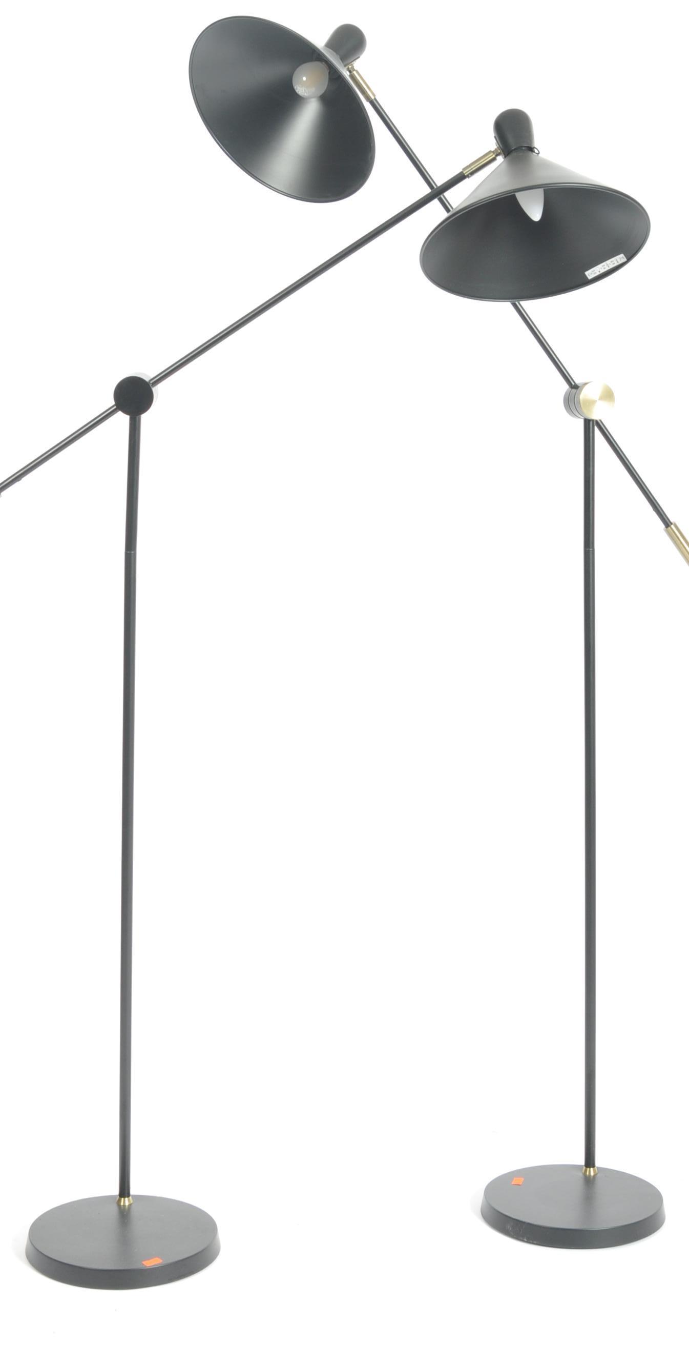 PAIR OF CONTEMPORARY FLOOR STANDING LAMP LIGHTS