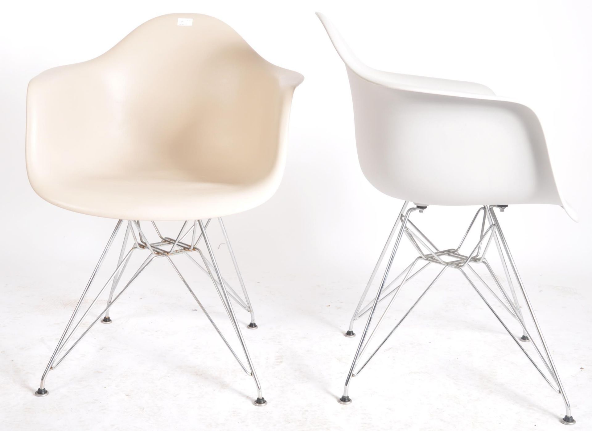 AFTER CHARLES & RAY EAMES - MODEL DAR - SET OF SIX CHAIRS - Image 3 of 5