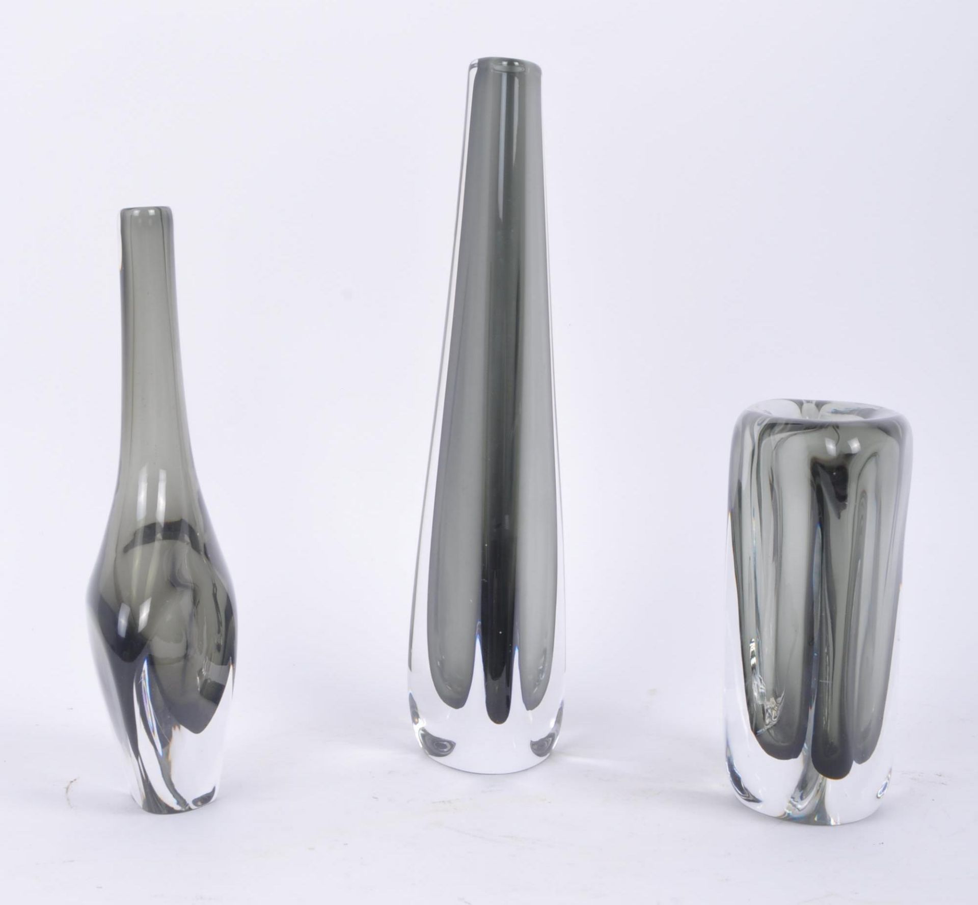 TRIO OF MID CENTURY SWEDISH DUSH GLASS VASES BY NILS LANDBERG - Image 4 of 5