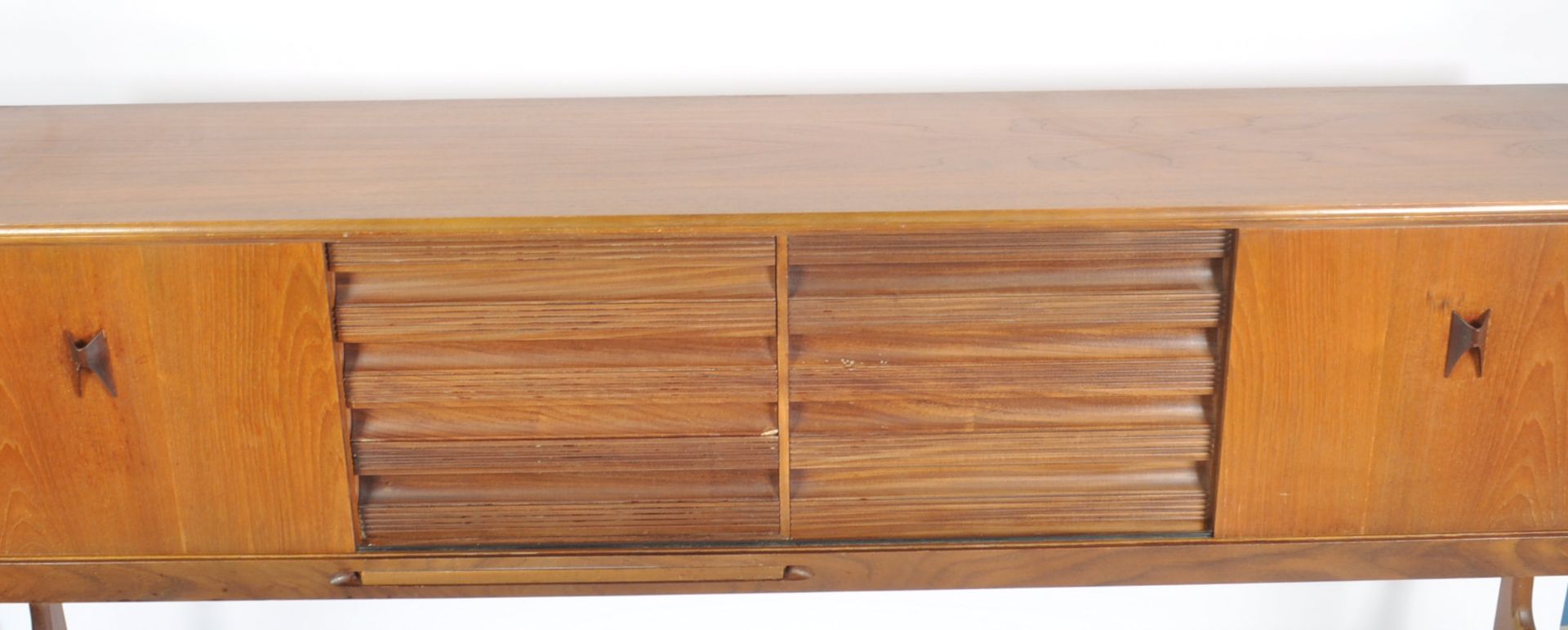 E.O.N - 1960s TEAK SIDEBOARD / HIGHBOARD SERVING CABINET - Image 2 of 10