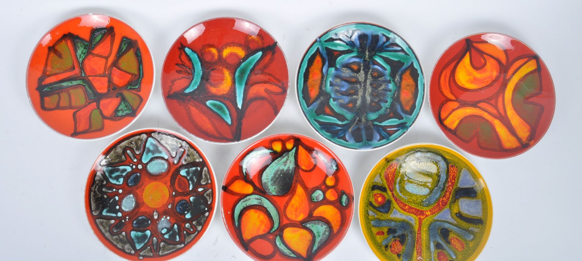 POOLE POTTERY - DELPHIS RANGE - SEVEN VINTAGE CERAMIC PLATES - Image 3 of 10