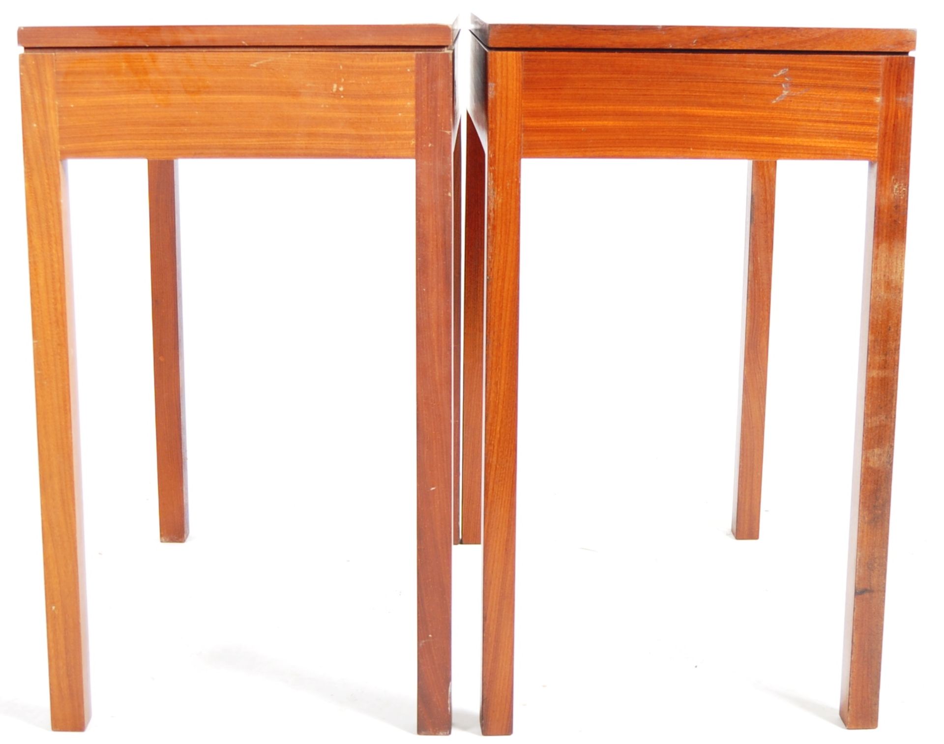 MATCHING PAIR OF TEAK SINGLE DRAWER SIDE TABLES - Bild 6 aus 6