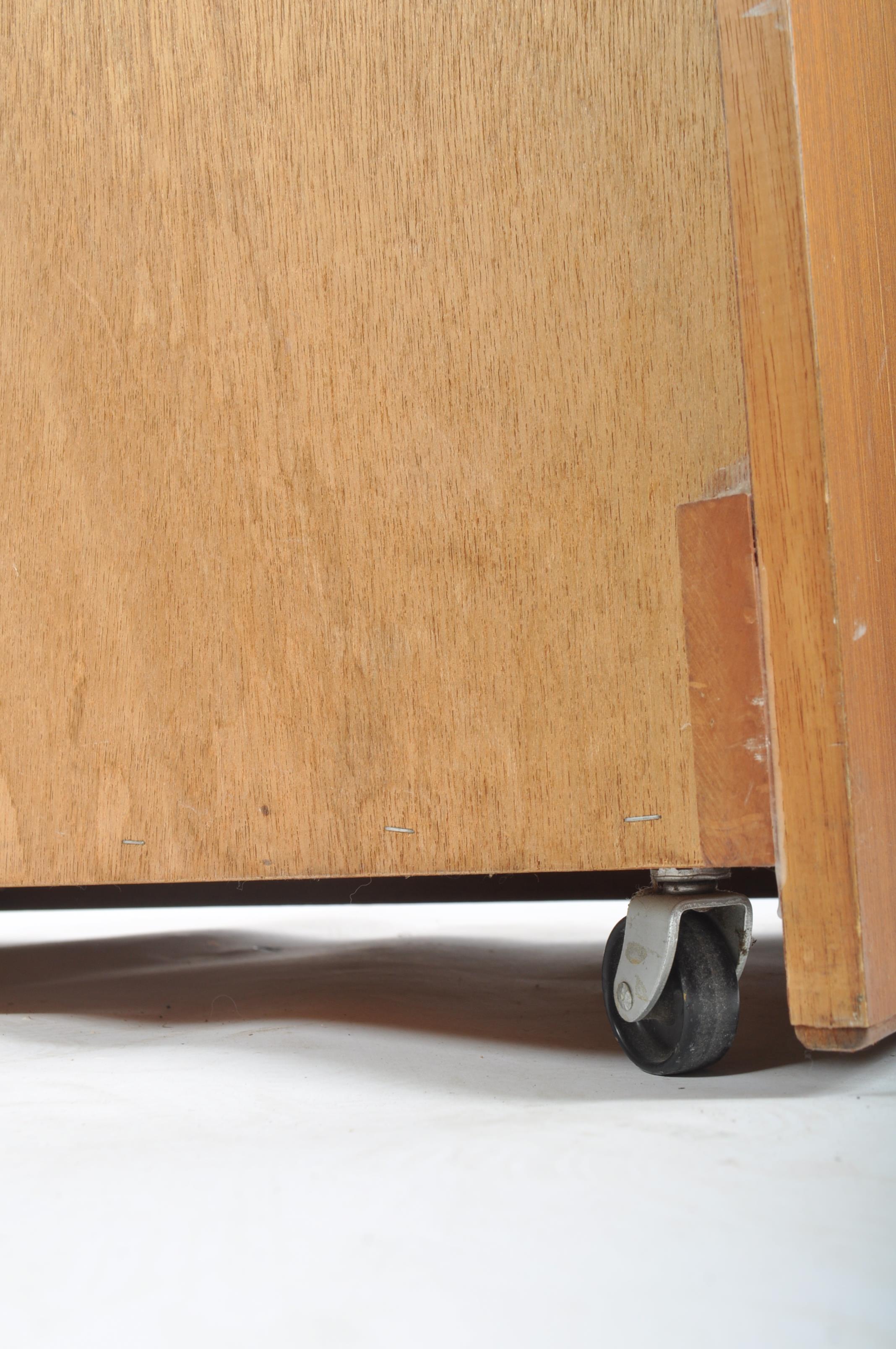 FRANK GUILLE FOR AUSTINSUITE - RETRO TEAK CHEST OF DRAWERS - Image 7 of 7