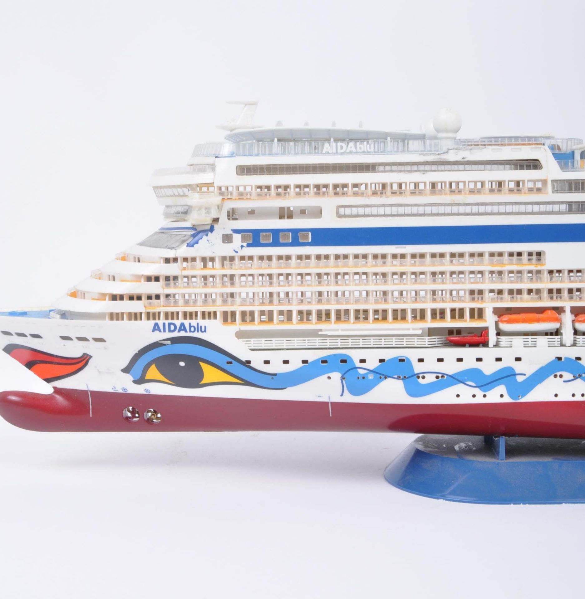 RETRO VINTAGE CRUISE SHIP TRAVELS AGENT MODEL - Image 8 of 10