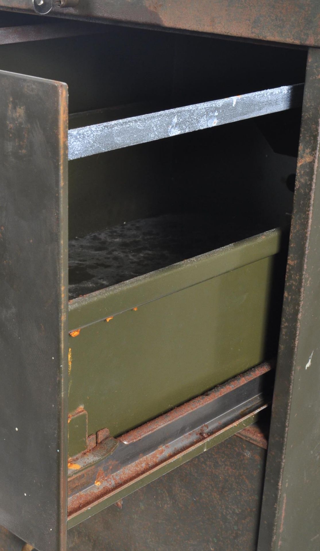 PAIR OF MID CENTURY INDUSTRIAL UPRIGHT FILING CABINETS - Image 4 of 5