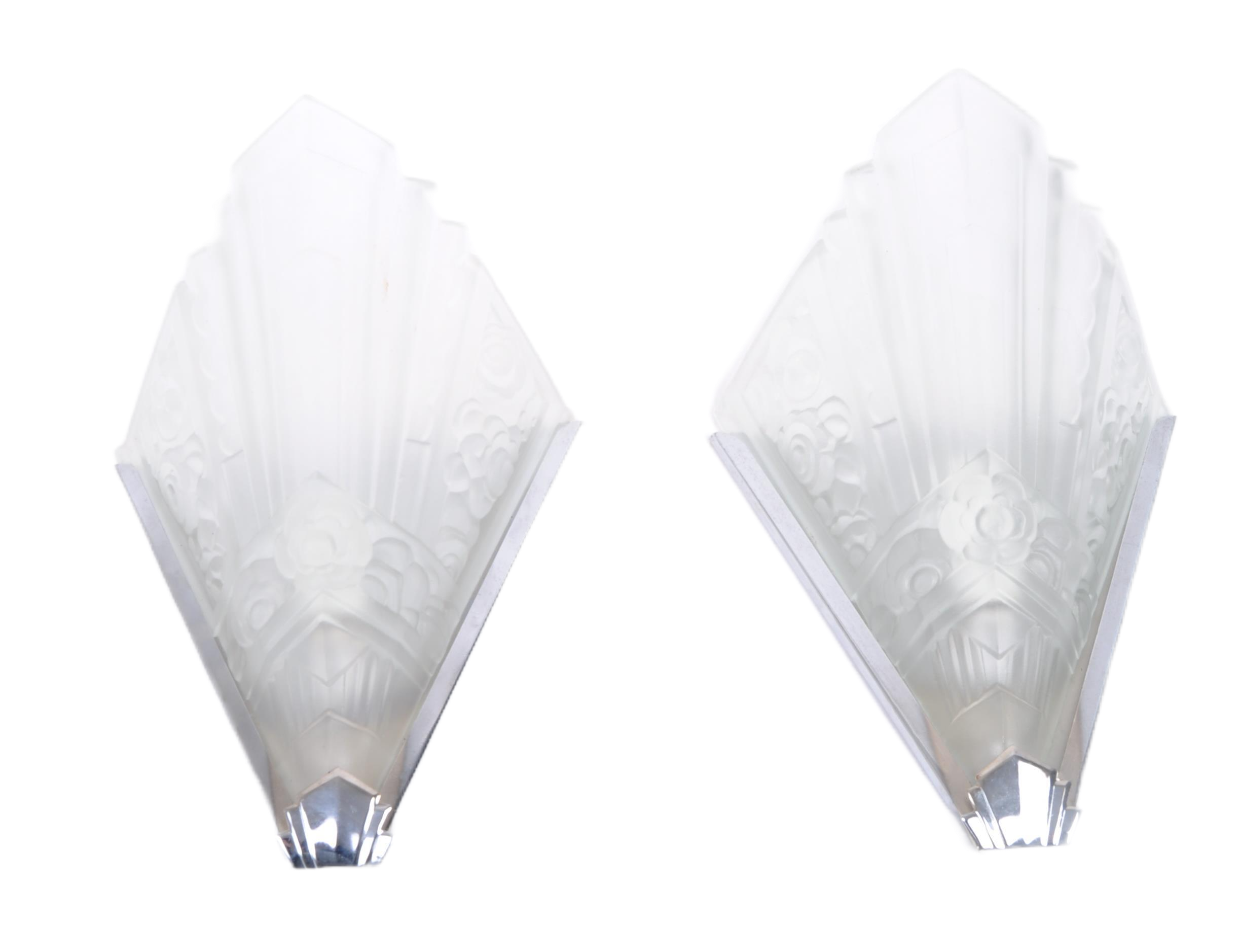 LATE 20th CENTURY - PAIR ART DECO INSPIRED GLASS WALL LIGHTS