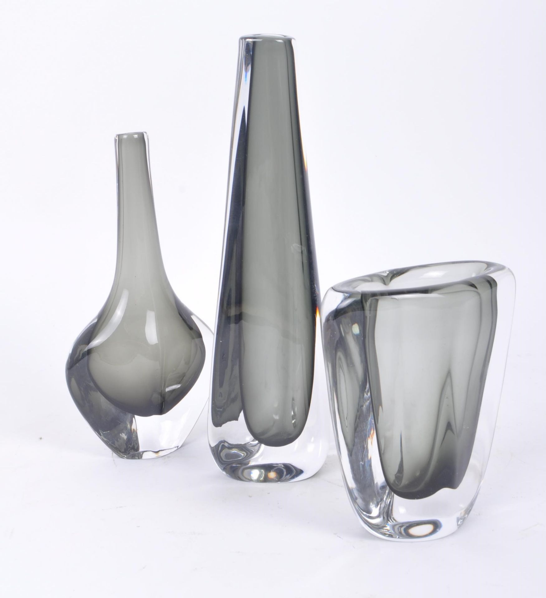 TRIO OF MID CENTURY SWEDISH DUSH GLASS VASES BY NILS LANDBERG - Image 5 of 5