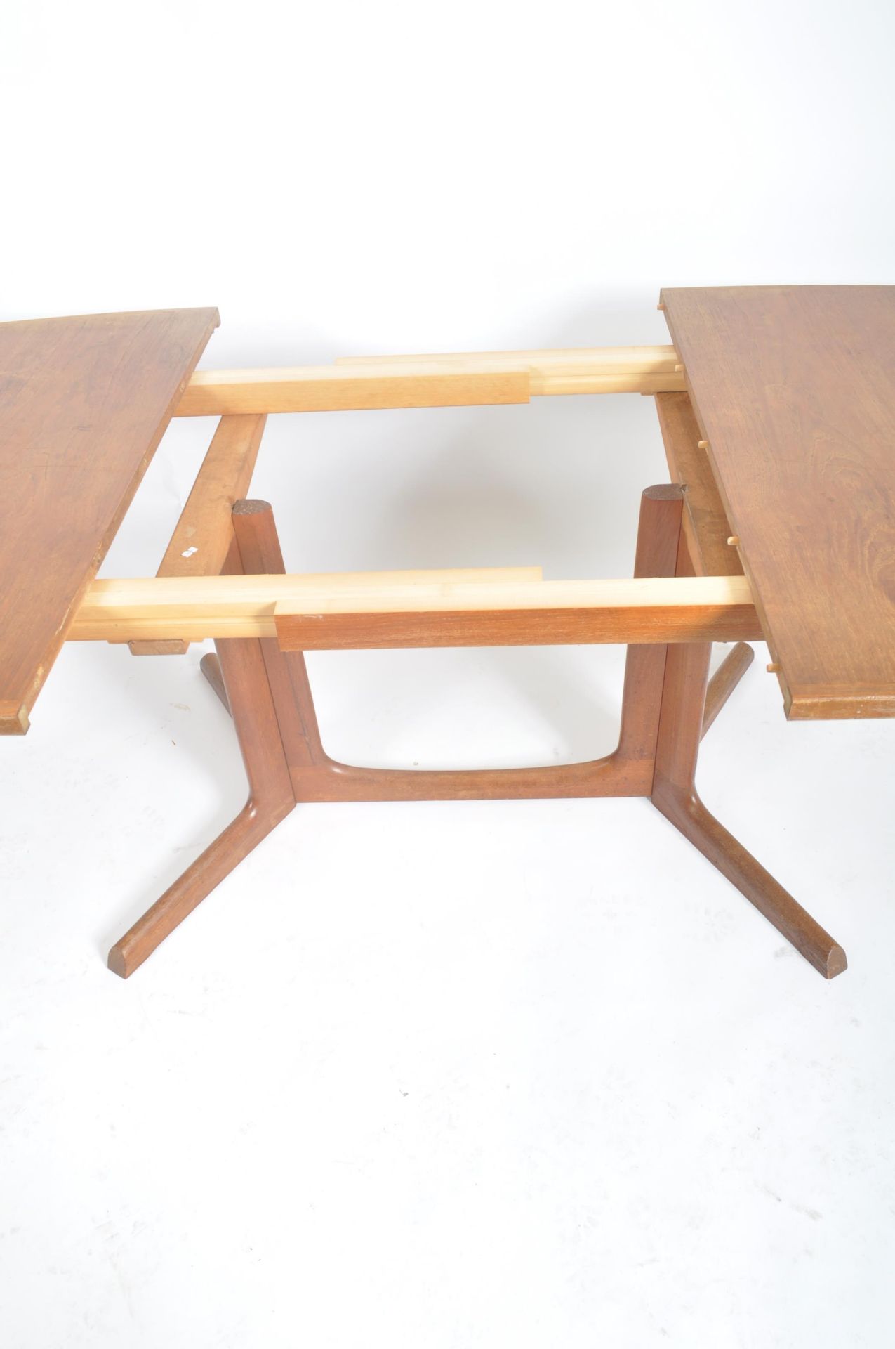 NIELS MOLLER - A RETRO MID CENTURY DANISH TEAK DINING TABLE - Bild 4 aus 7