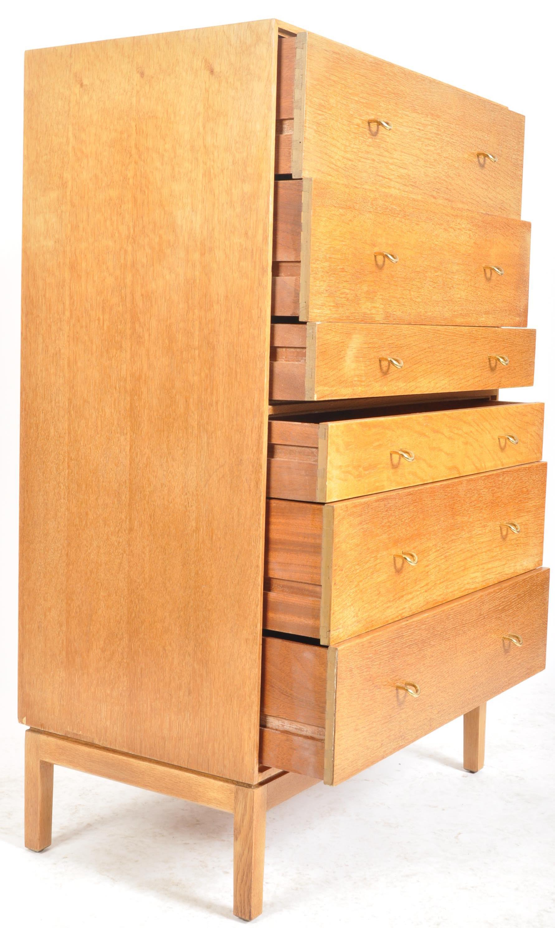 JOHN & SYLVIA REID FOR STAG - MID CENTURY OAK CHEST OF DRAWERS - Image 4 of 6