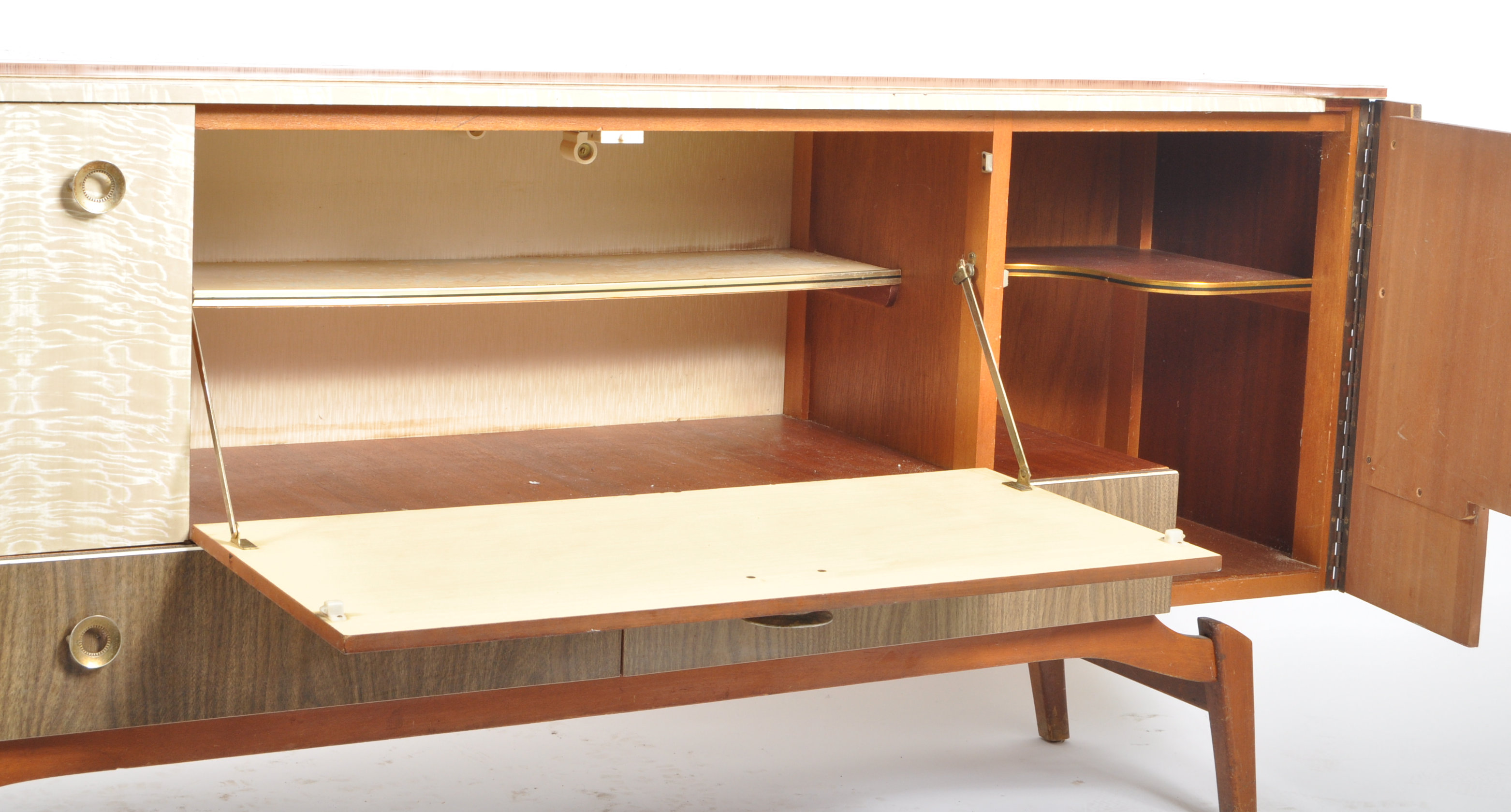 RETRO MID CENTURY SYCAMORE AND WALNUT FORMICA SIDEBOARD - Image 4 of 6