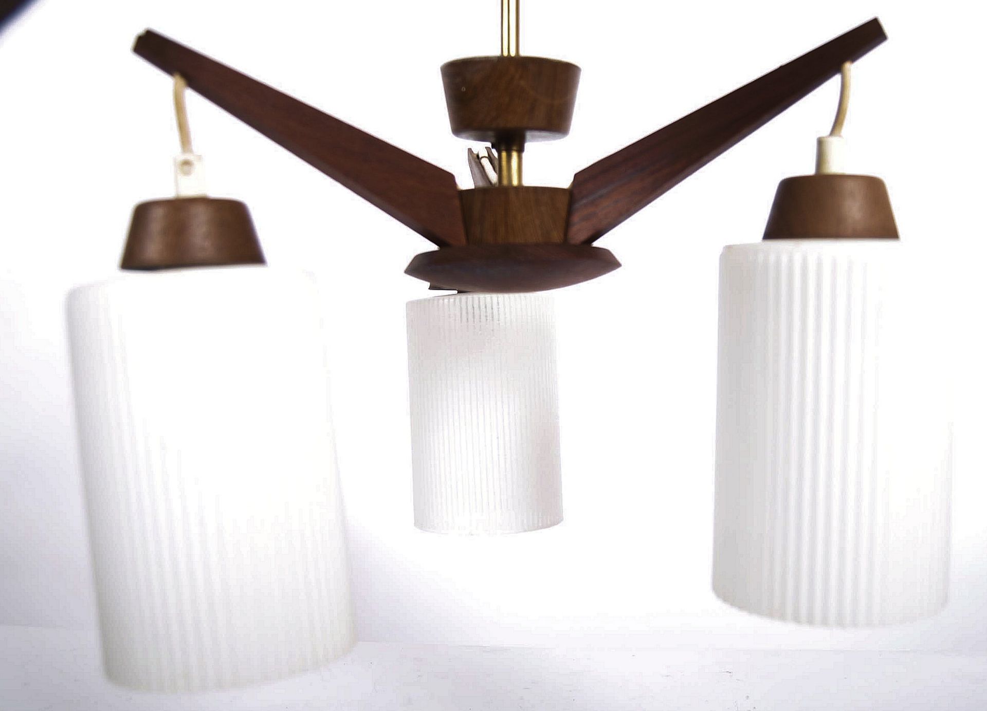 MID CENTURY TEAK THREE ARM HANGING CEILING LIGHT - Image 3 of 12