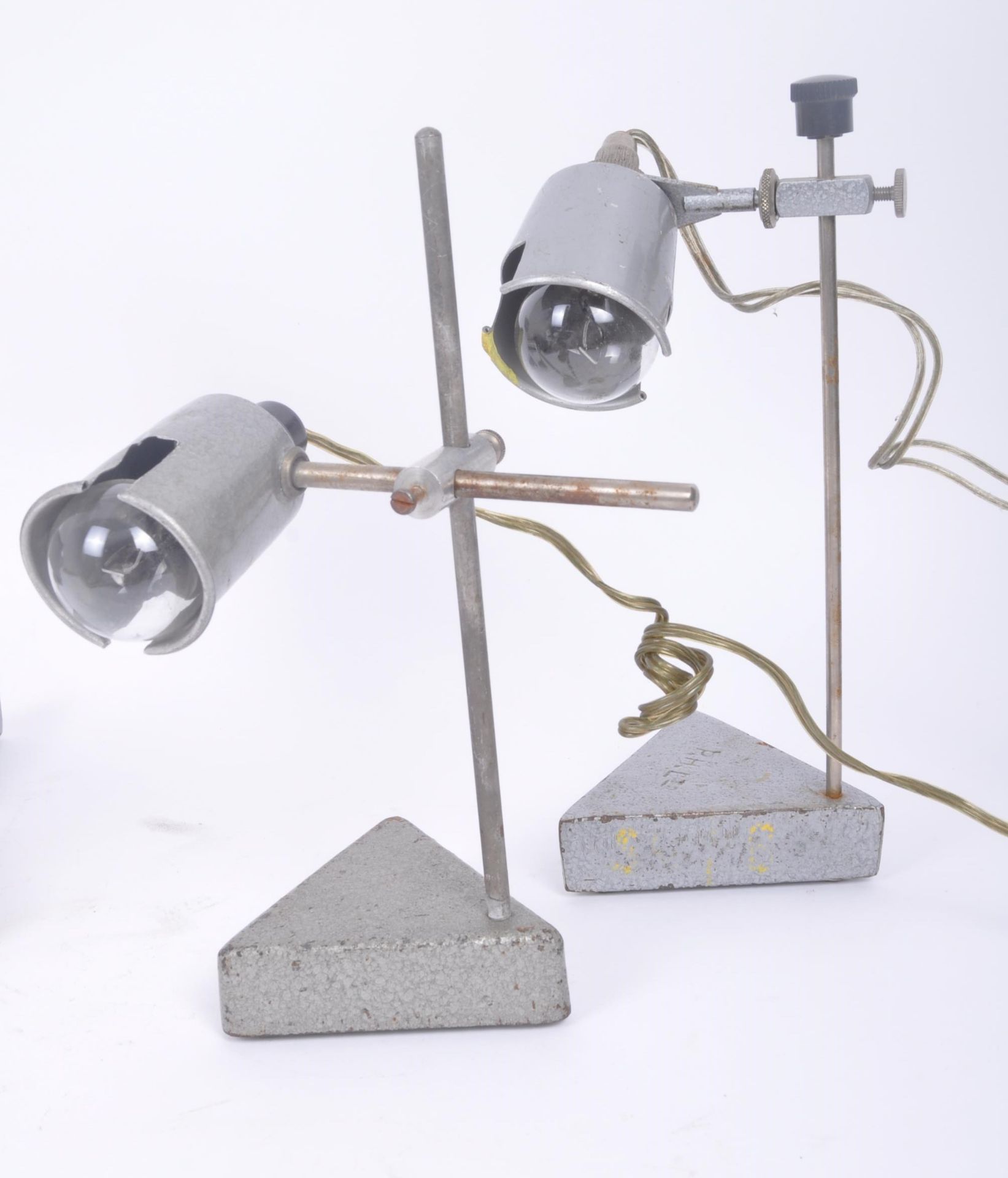 FOUR 20TH CENTURY INDUSTRIAL / LABORATORY LAMPS - Bild 2 aus 8