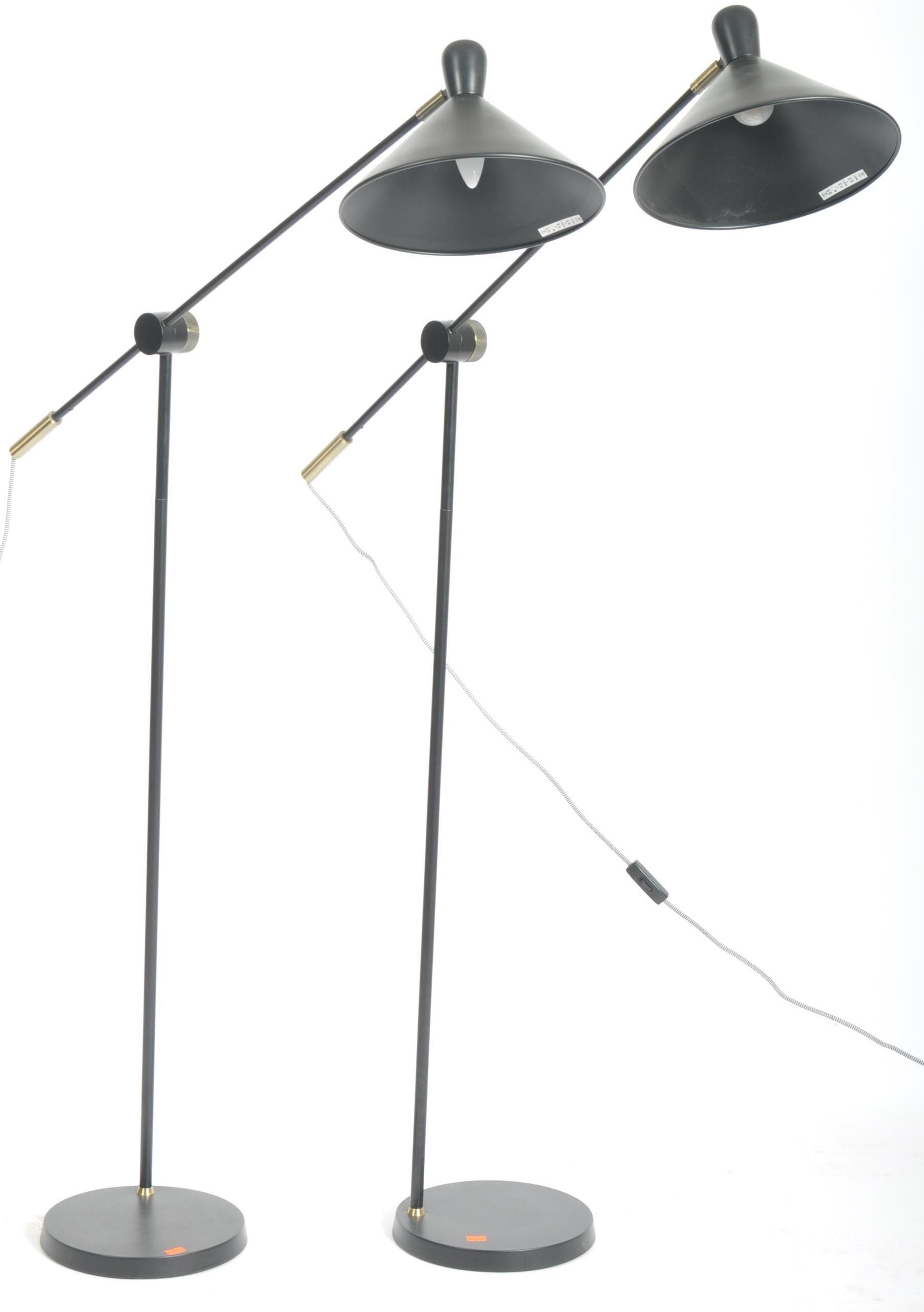 PAIR OF CONTEMPORARY FLOOR STANDING LAMP LIGHTS - Image 2 of 5