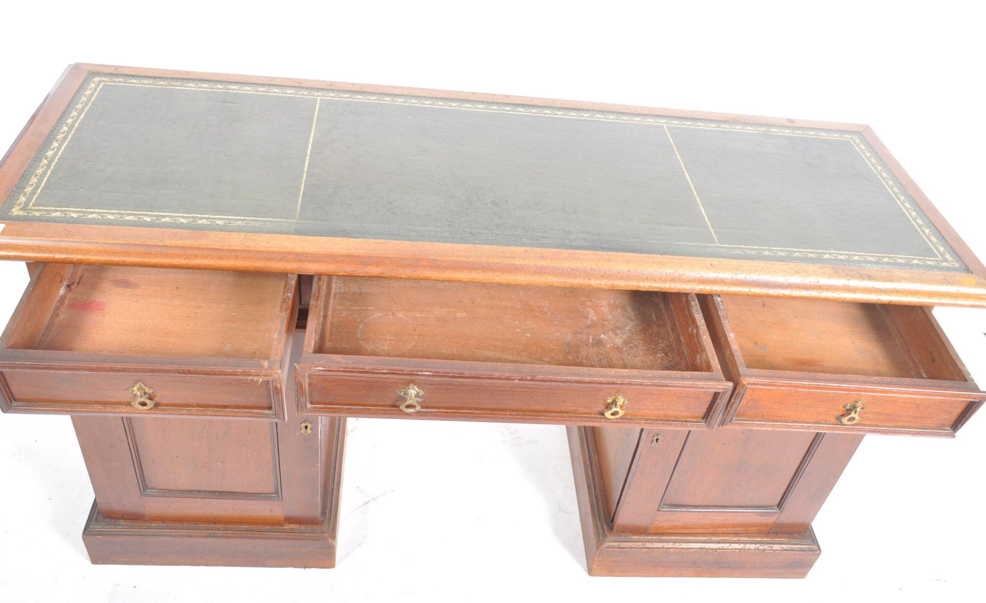 19TH CENTURY VICTORIAN TWIN PEDESTAL CAMPAIGN DESK - Bild 8 aus 9