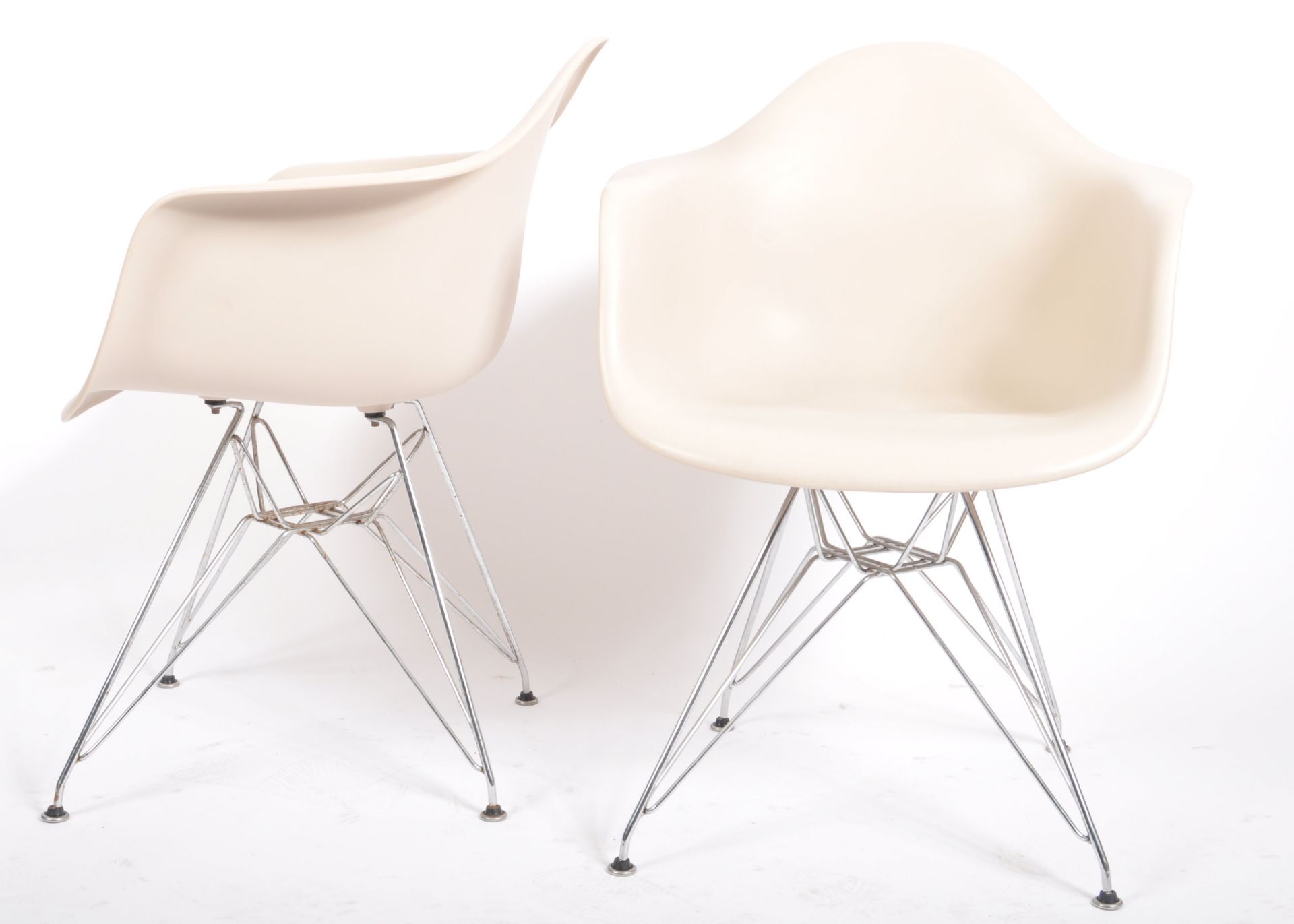 AFTER CHARLES & RAY EAMES - MODEL DAR - SET OF FOUR CHAIRS - Image 4 of 6