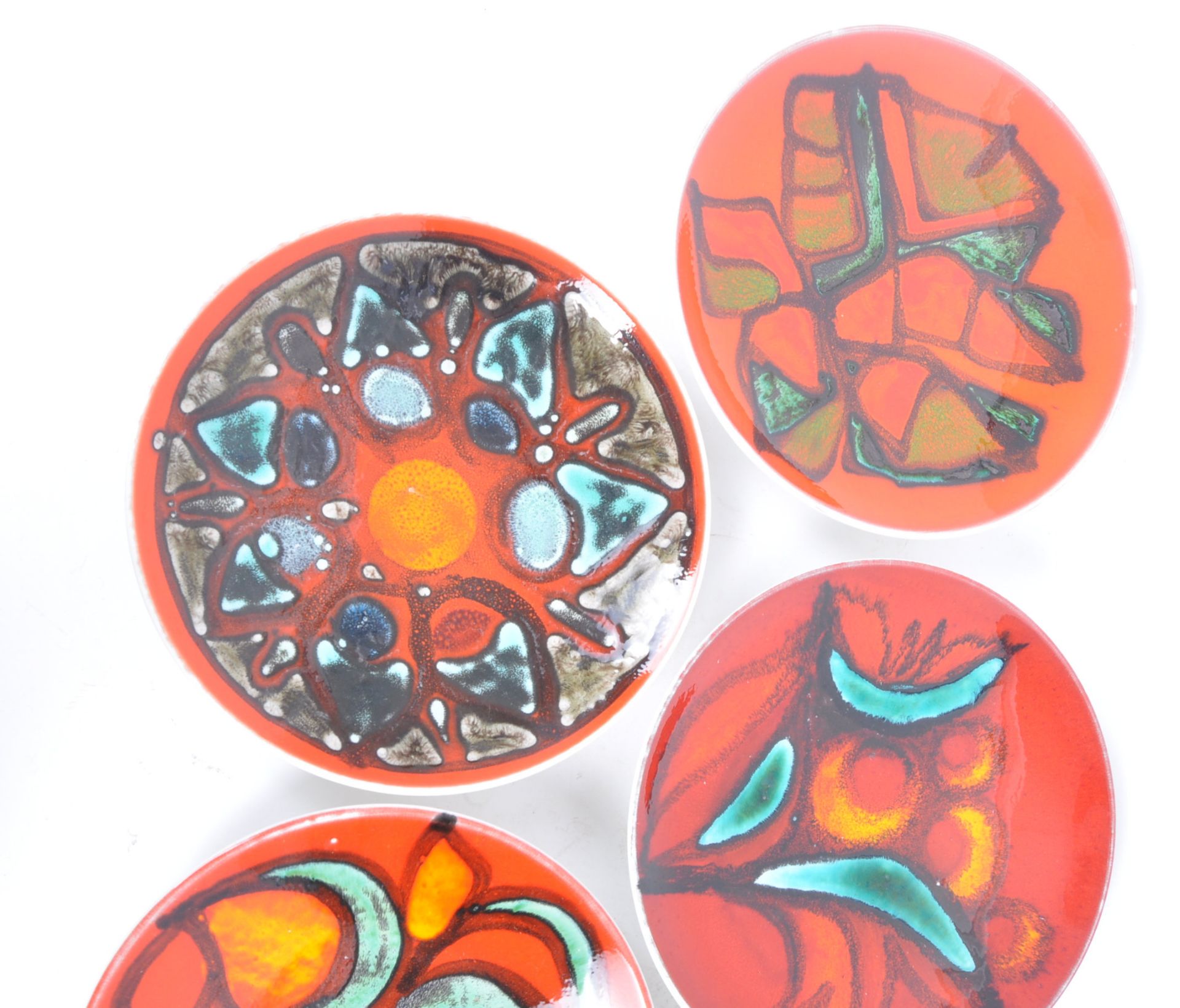 POOLE POTTERY - DELPHIS RANGE - SEVEN VINTAGE CERAMIC PLATES - Image 5 of 10