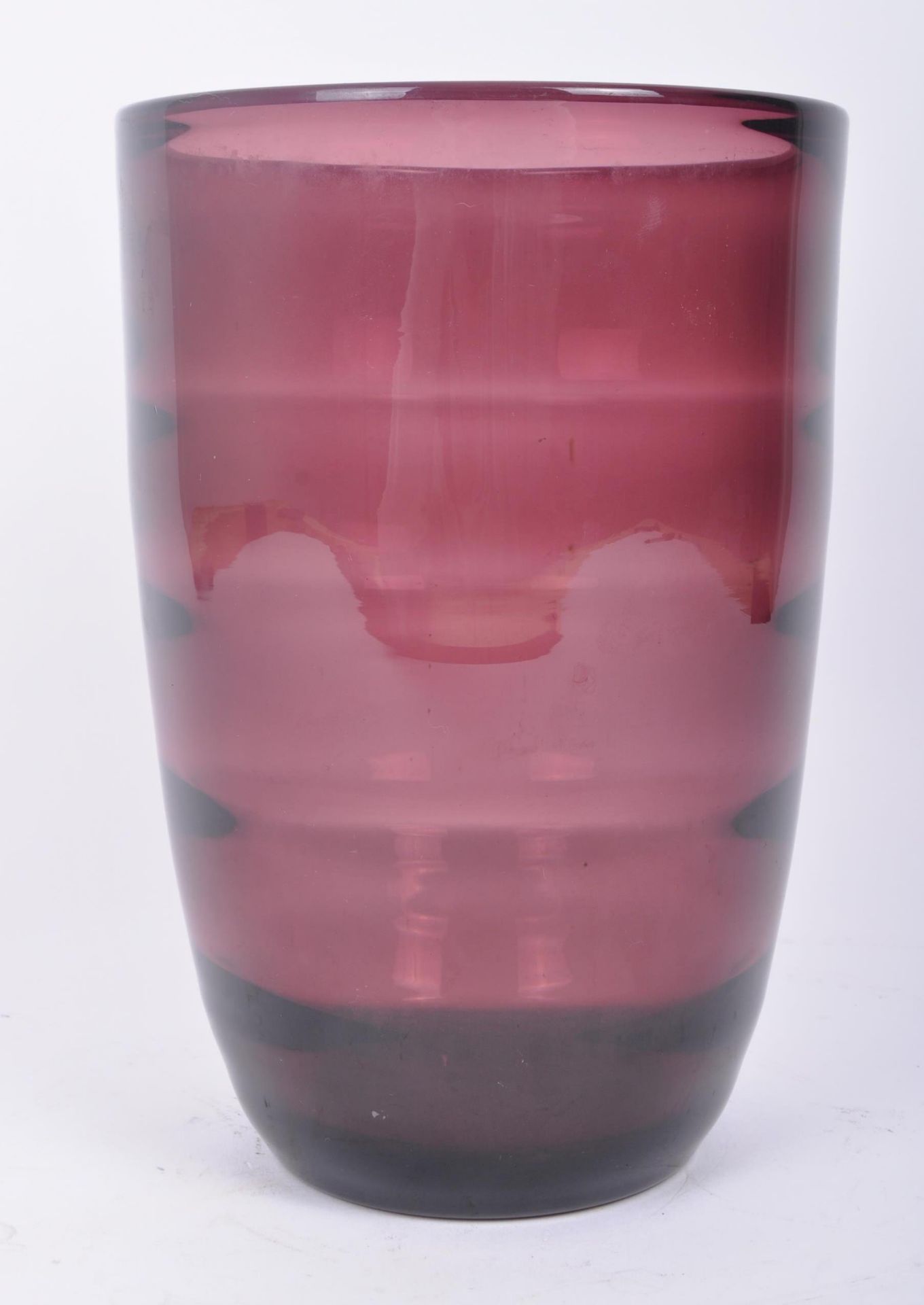 WHITEFRIARS - LARGE RETRO AMETHYST RIBBED GLASS VASE - Image 4 of 4