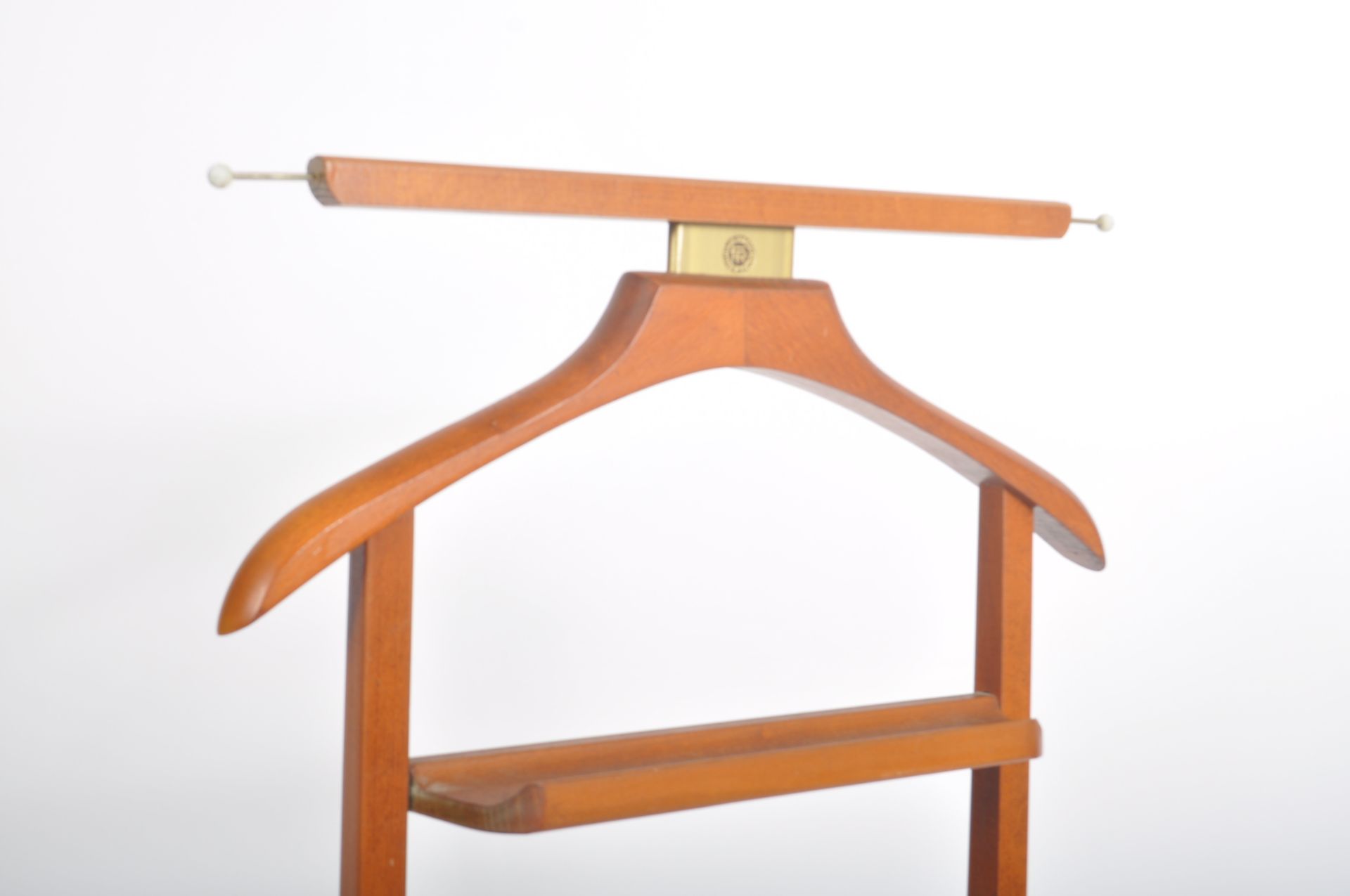 FRATELLI REGUITTI - MID CENTURY ITALIAN GENTLEMAN'S VALET STAND - Image 2 of 5