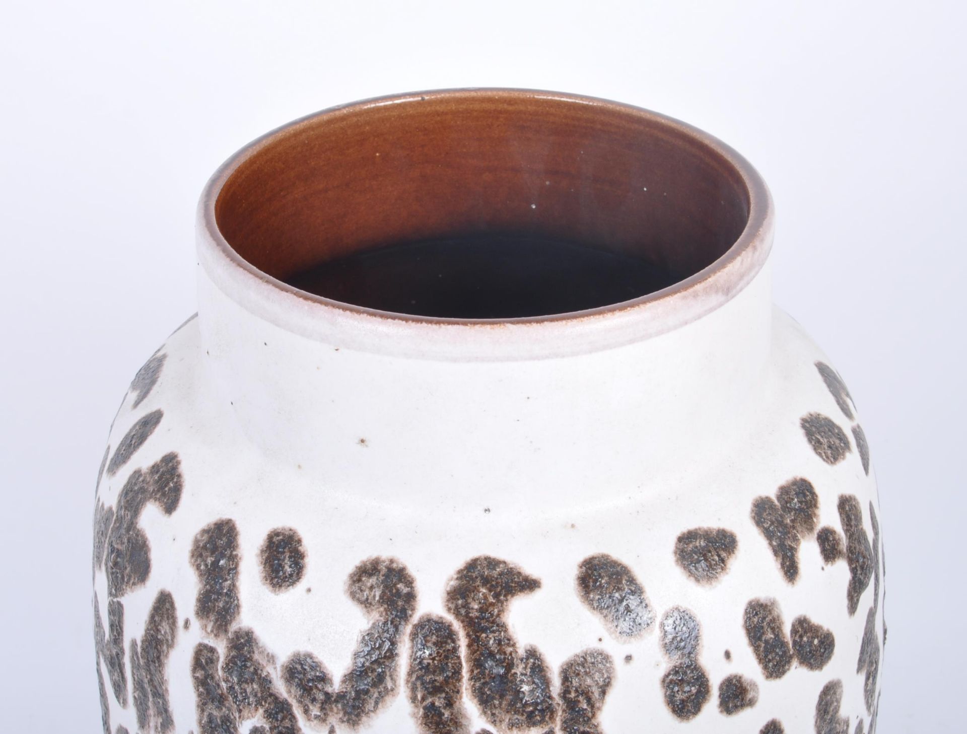 LARGE WEST GERMAN FAT LAVA POTTERY VASE - Image 4 of 7