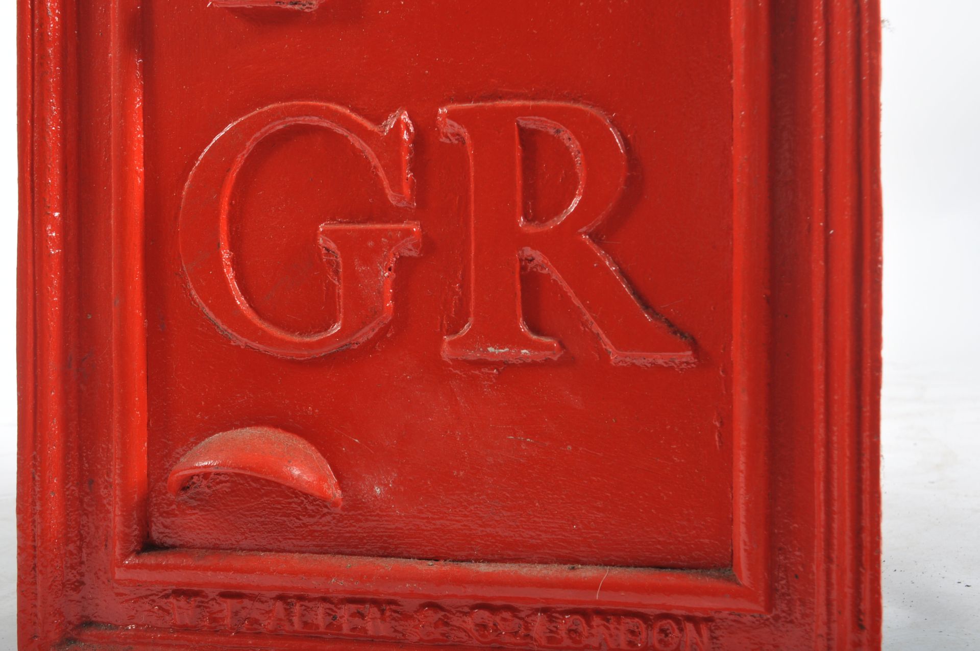 20TH CENTURY GEORGE V ROYAL MAIL POST OFFICE BOX - Image 2 of 4