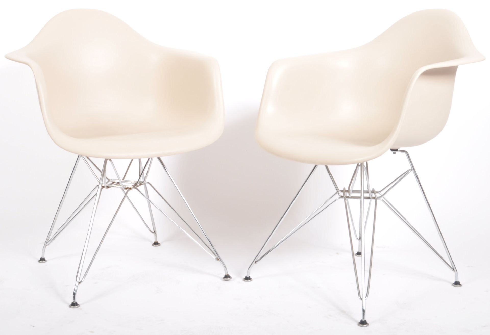 AFTER CHARLES & RAY EAMES - MODEL DAR - SET OF FOUR CHAIRS - Image 3 of 6