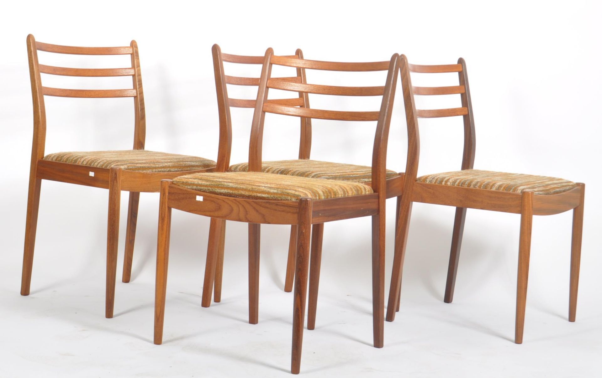 G-PLAN - BRITISH DESIGN - MID CENTURY DINING TABLE AND CHAIRS - Image 9 of 12