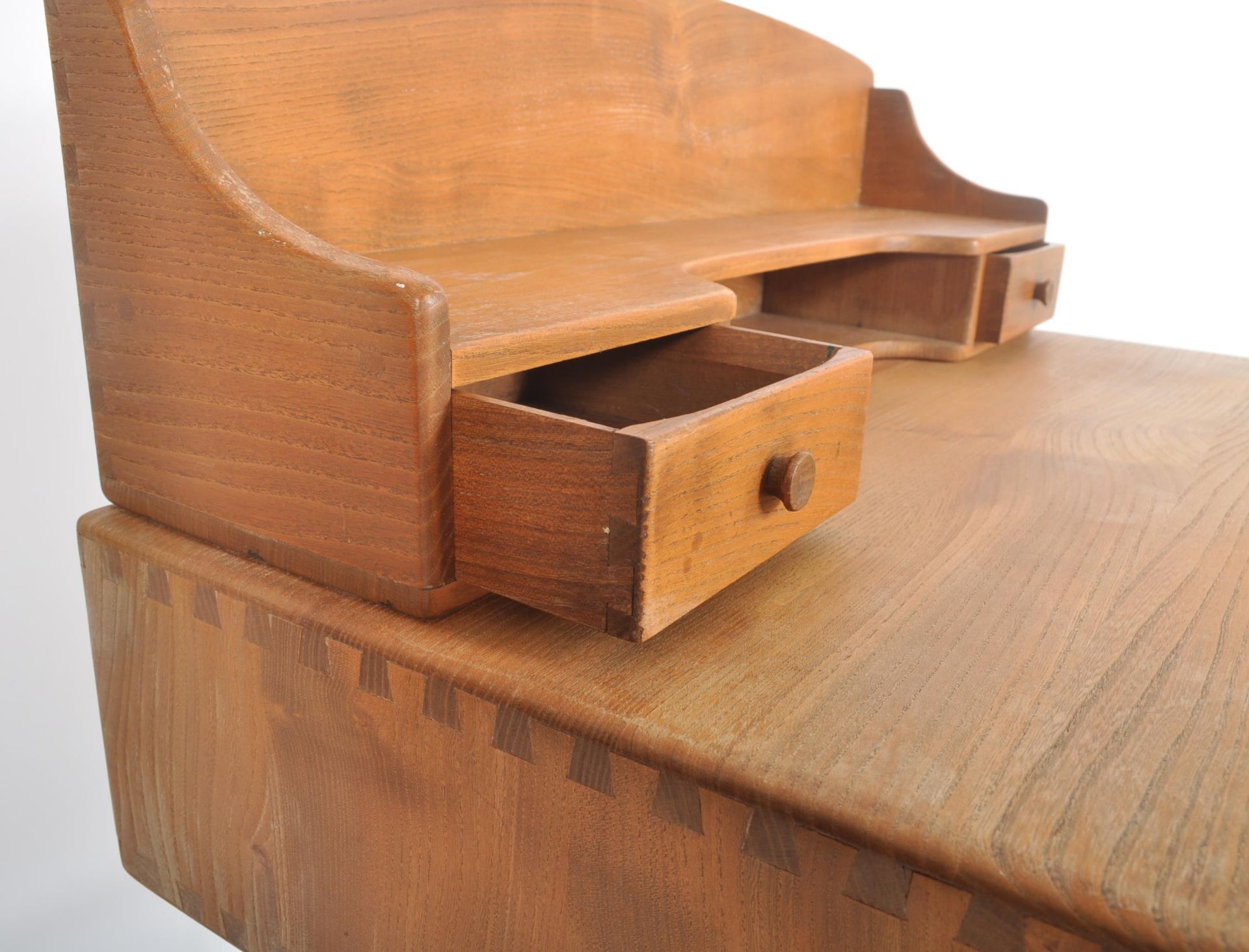 ERCOL WINDSOR MODEL 479 BEECH AND ELM WOOD DESK BY LUCIAN ERCOLANI - Image 4 of 7