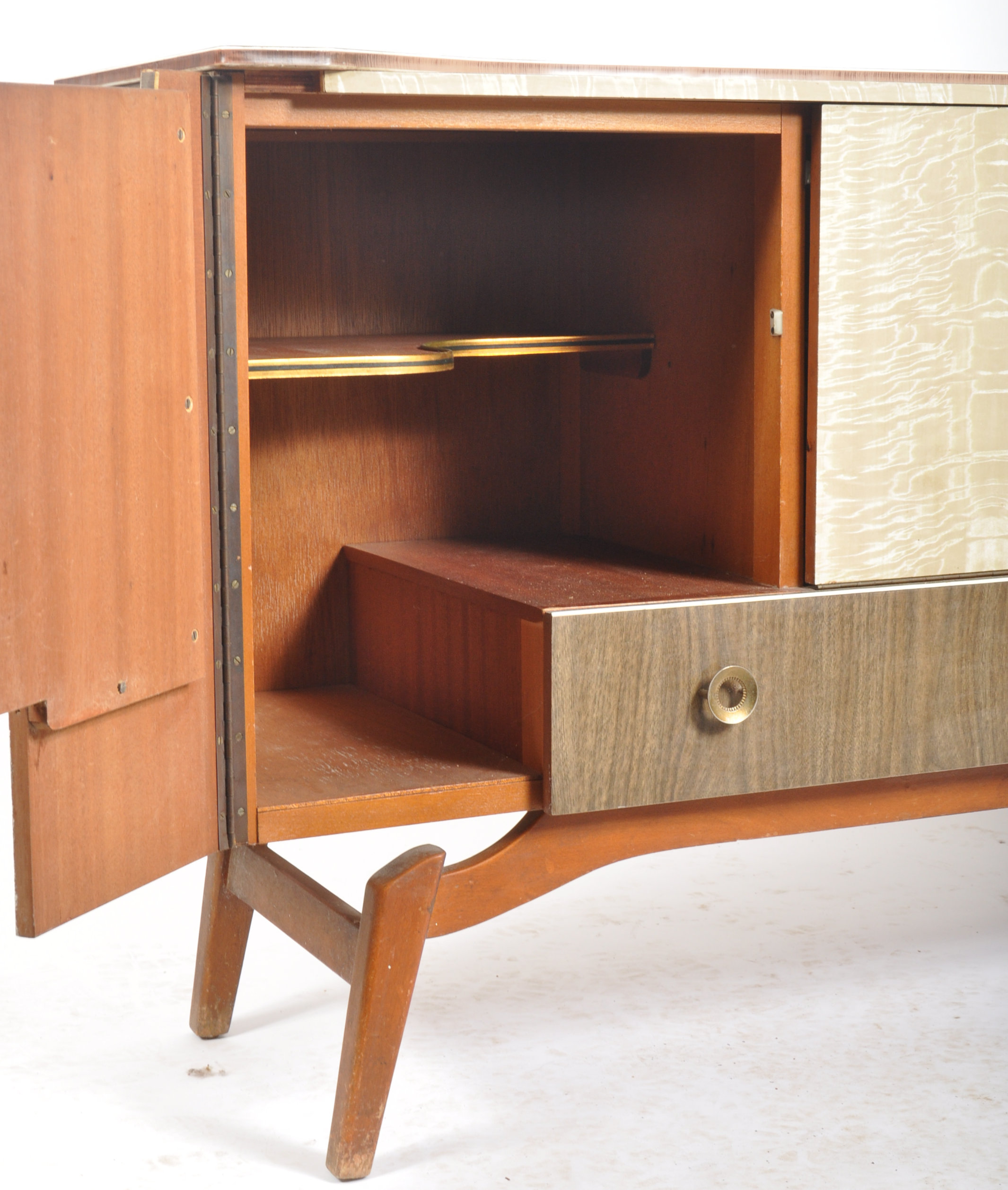 RETRO MID CENTURY SYCAMORE AND WALNUT FORMICA SIDEBOARD - Image 3 of 6