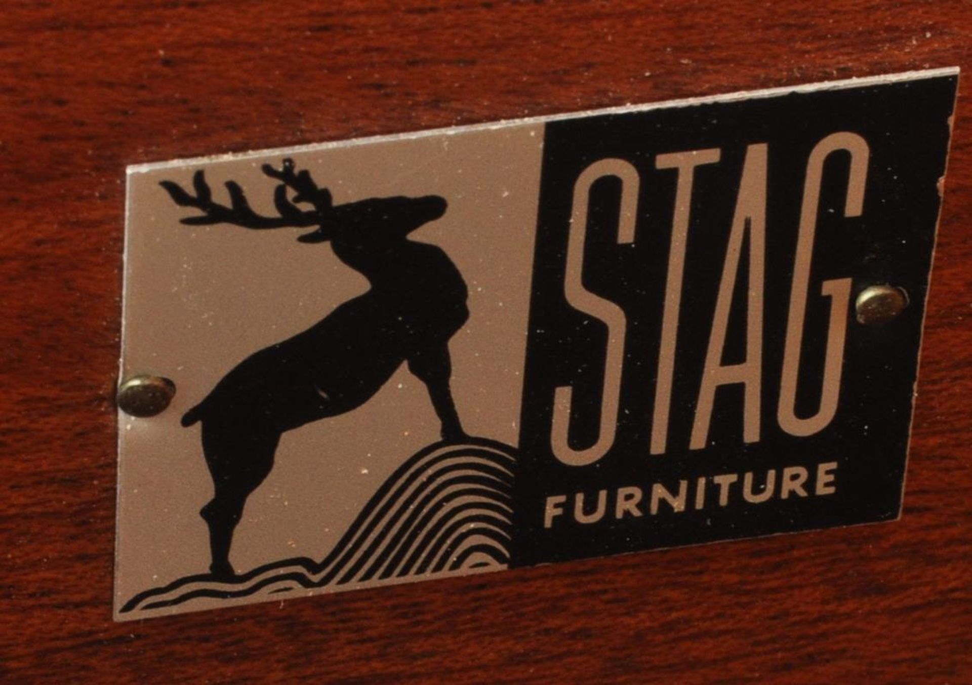 JOHN & SYLVIA REID FOR STAG - MID CENTURY OAK CHEST OF DRAWERS - Image 5 of 6