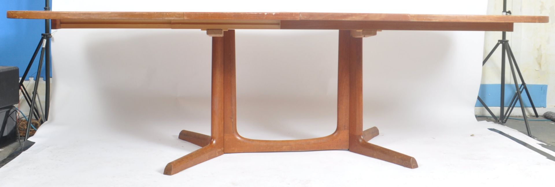 NIELS MOLLER - A RETRO MID CENTURY DANISH TEAK DINING TABLE - Bild 5 aus 7