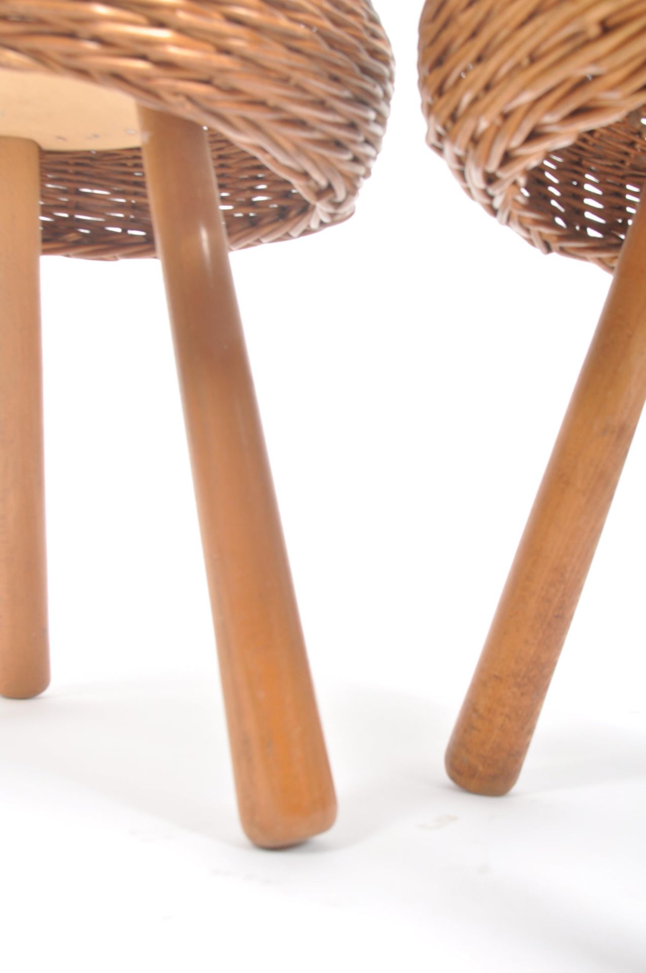 TONY PAUL - PAIR OF MID CENTURY ITALIAN RATTAN MUSHROOM STOOLS - Bild 2 aus 5