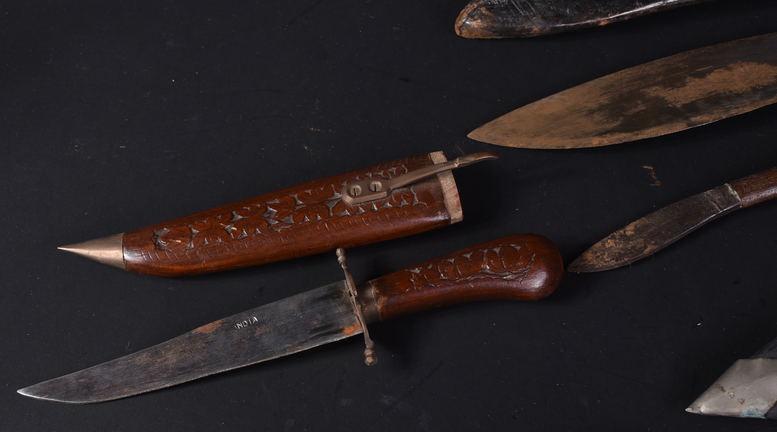 COLLECTION OF ASSORTED VINTAGE KUKRI KNIVES - Image 7 of 7