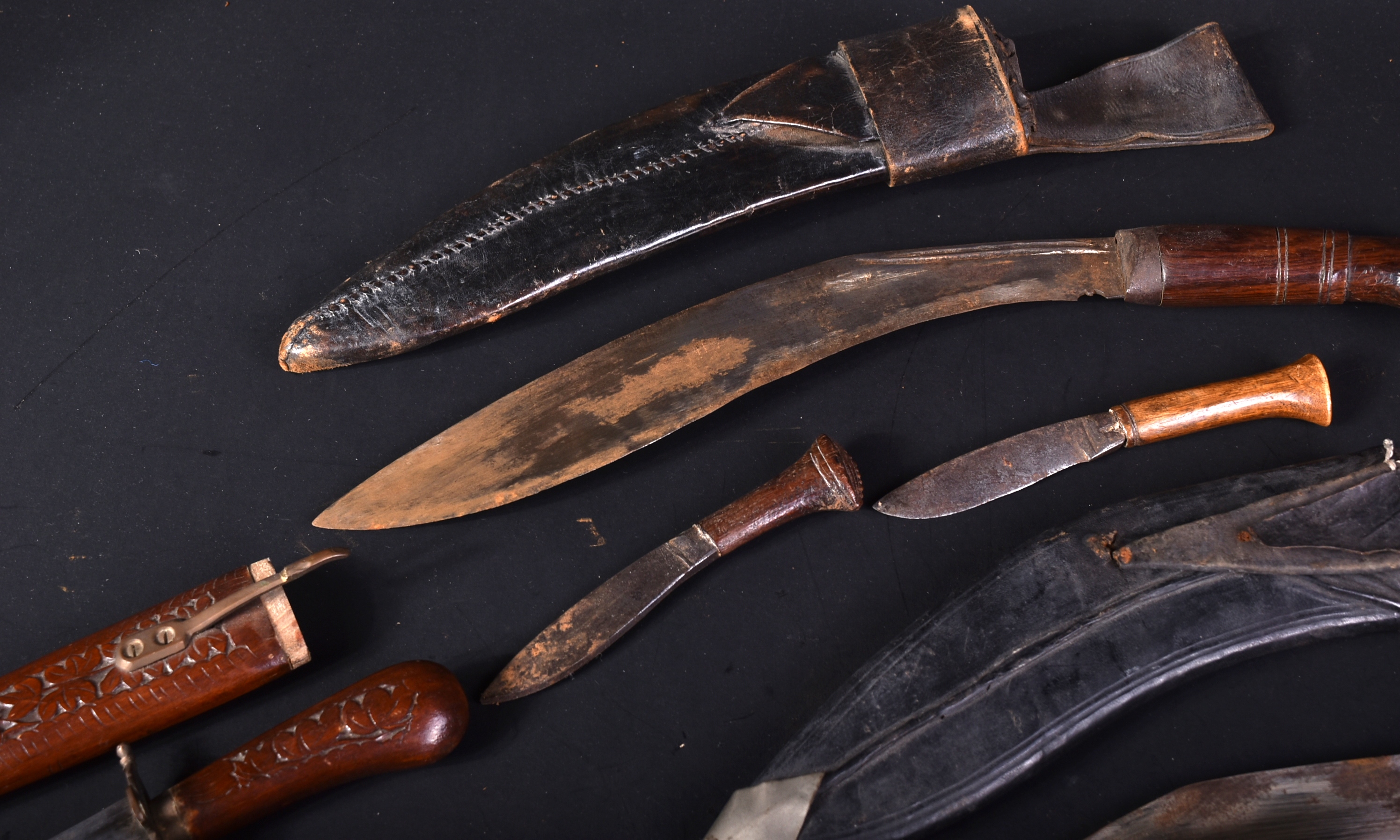 COLLECTION OF ASSORTED VINTAGE KUKRI KNIVES - Image 6 of 7